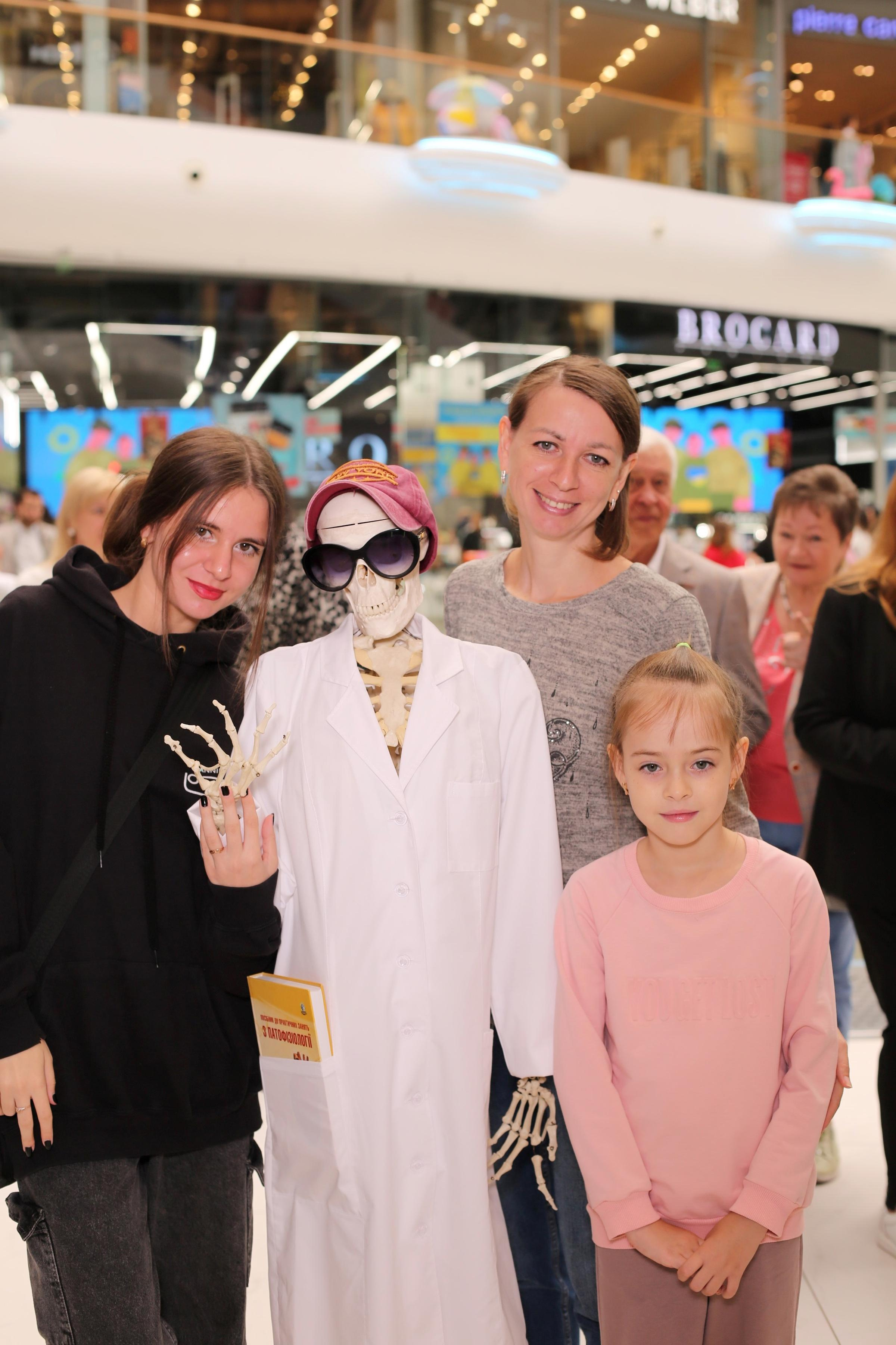 911 для НФАУ. Аренды интерактивных фотозон в Харькове