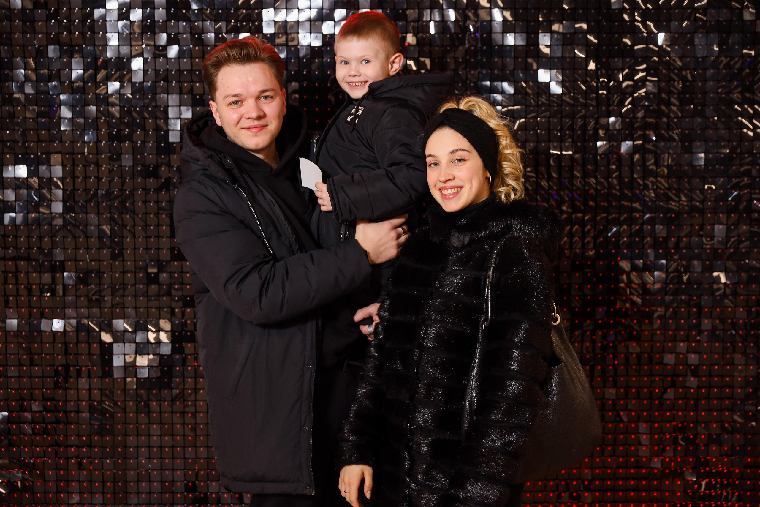 Фотомозаїка на 580 фото для ТРЦ Караван. Аренды интерактивных фотозон в Харькове