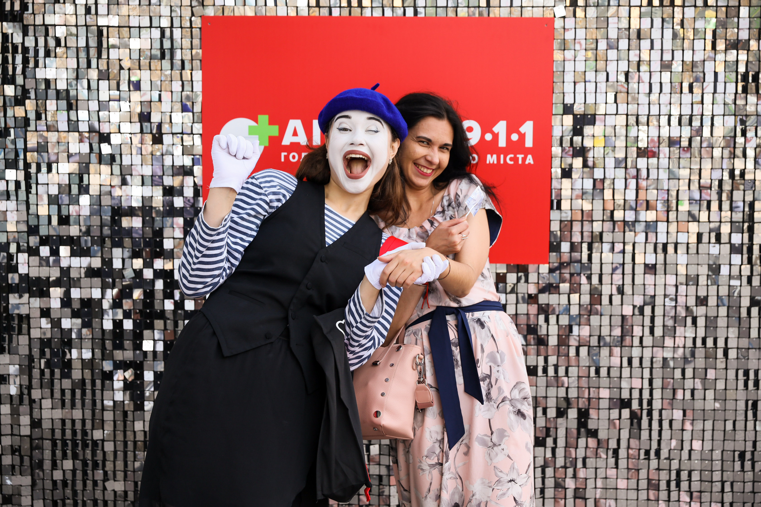 Аптека 911 (Фотомозаїка). Аренды интерактивных фотозон в Харькове