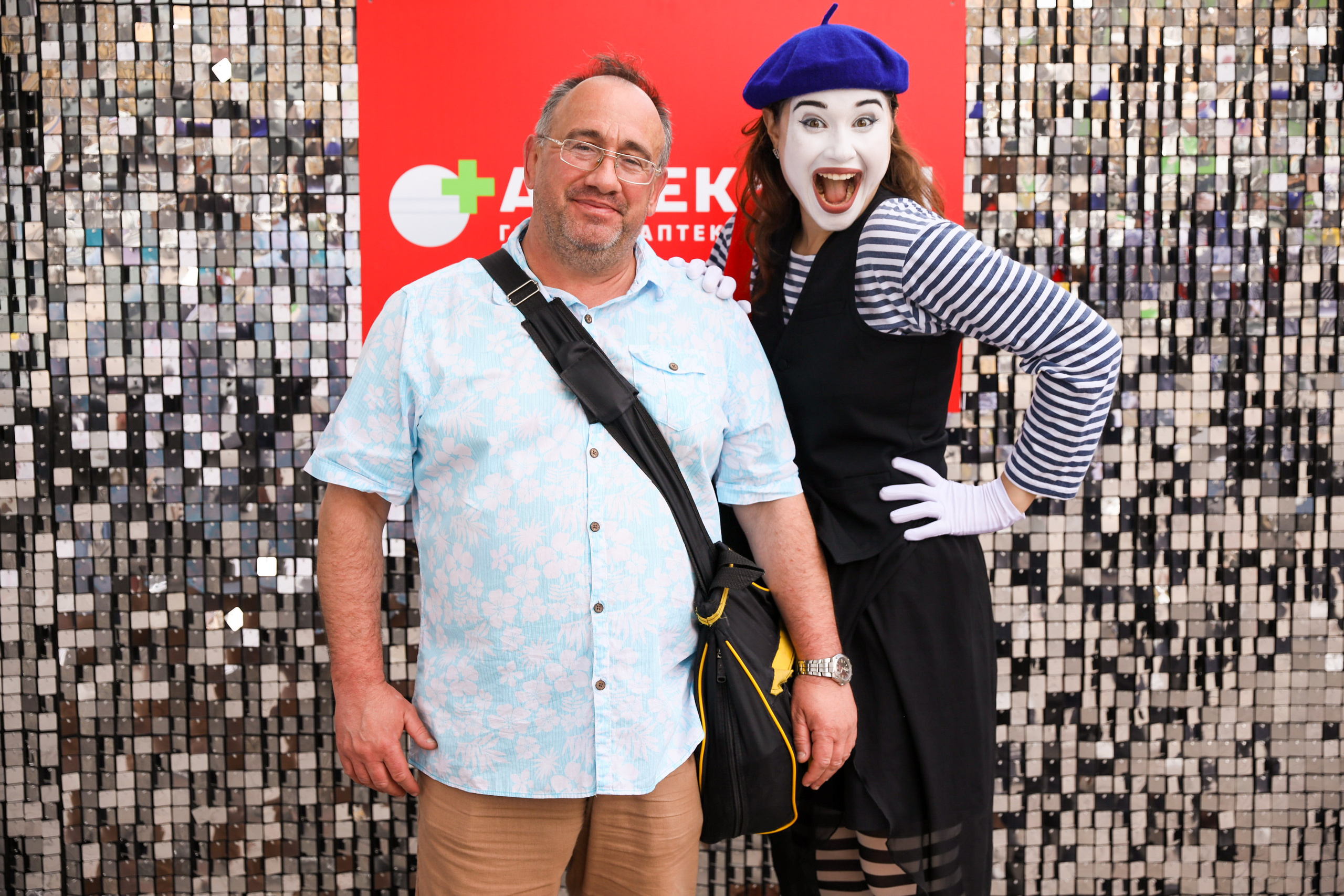 Аптека 911 (Фотомозаїка). Аренды интерактивных фотозон в Харькове