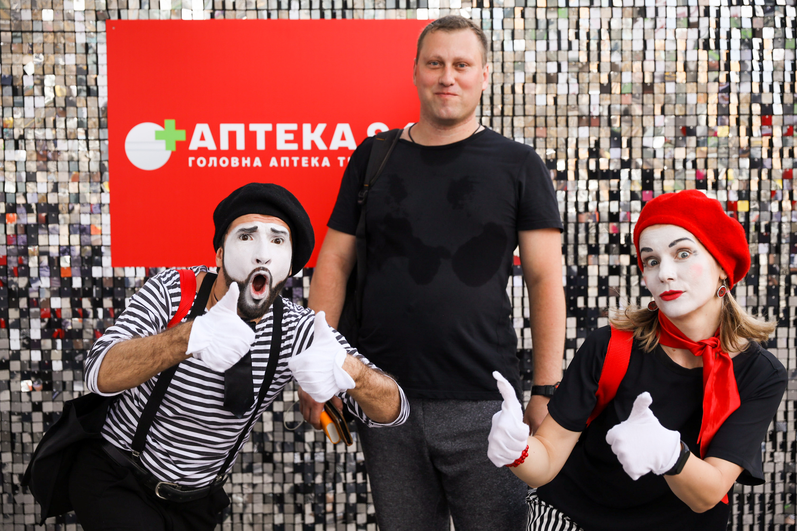 Аптека 911 (Фотомозаїка). Аренды интерактивных фотозон в Харькове
