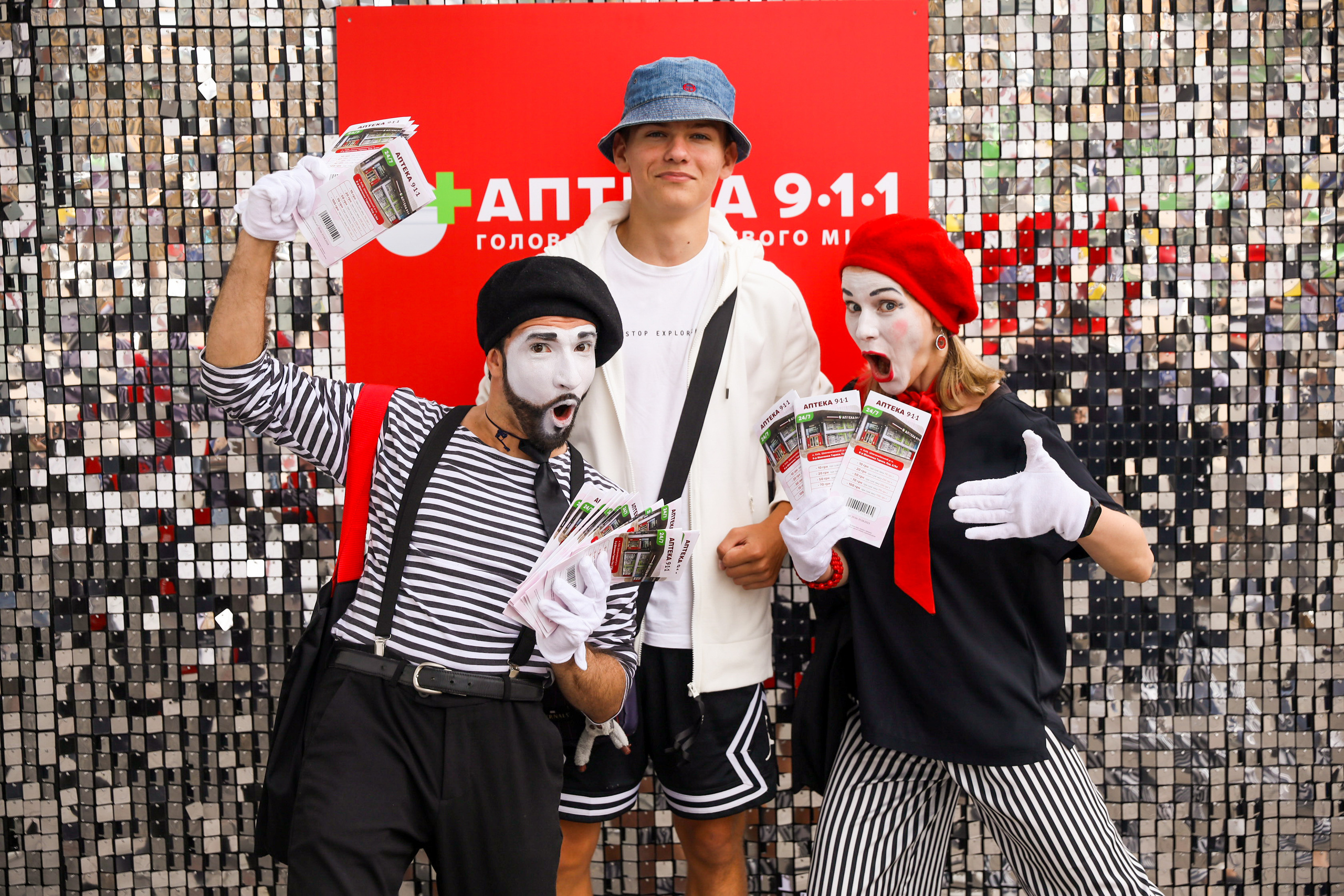 Аптека 911 (Фотомозаїка). Аренды интерактивных фотозон в Харькове