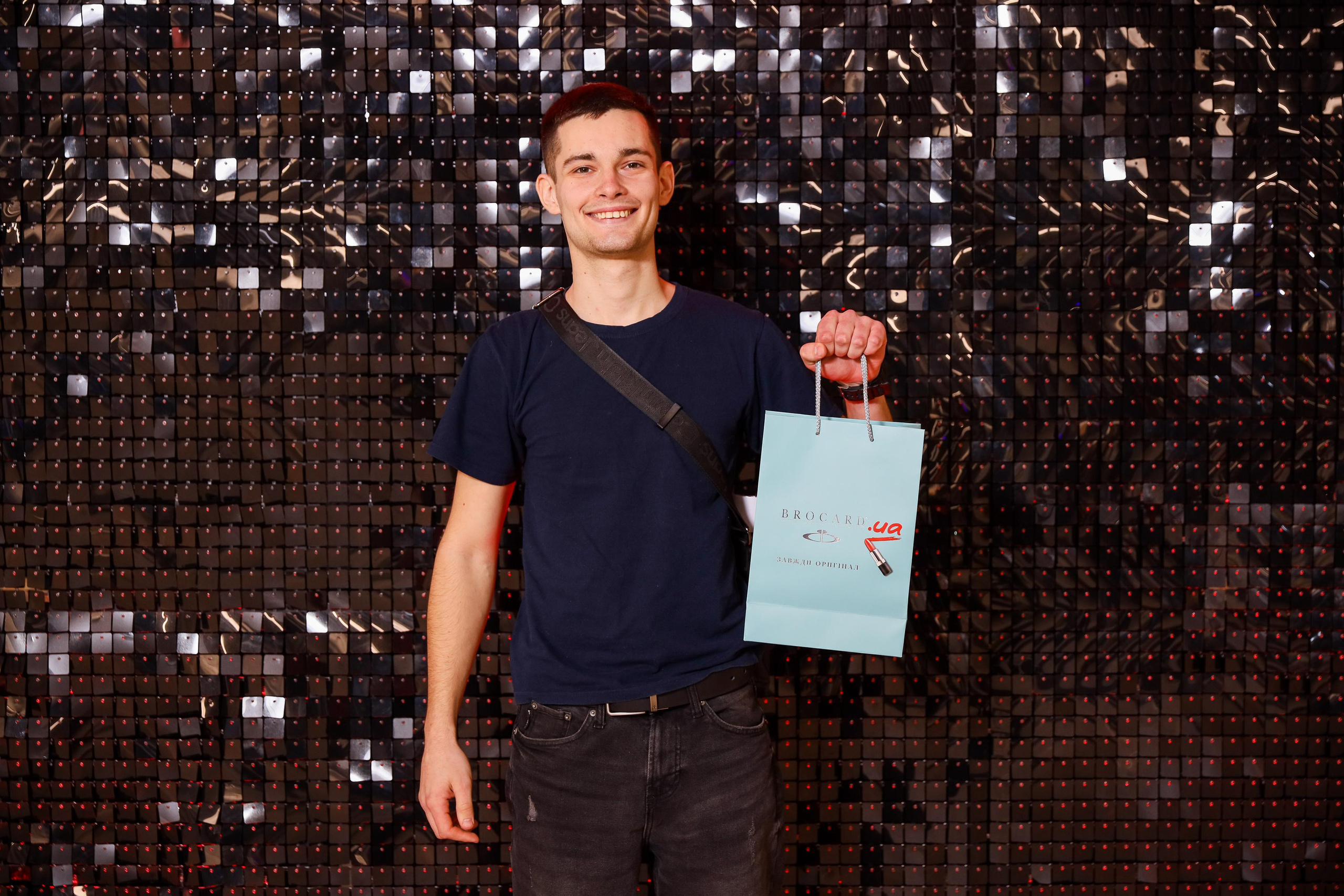 Фотомозаїка на 580 фото для ТРЦ Караван. Аренды интерактивных фотозон в Харькове