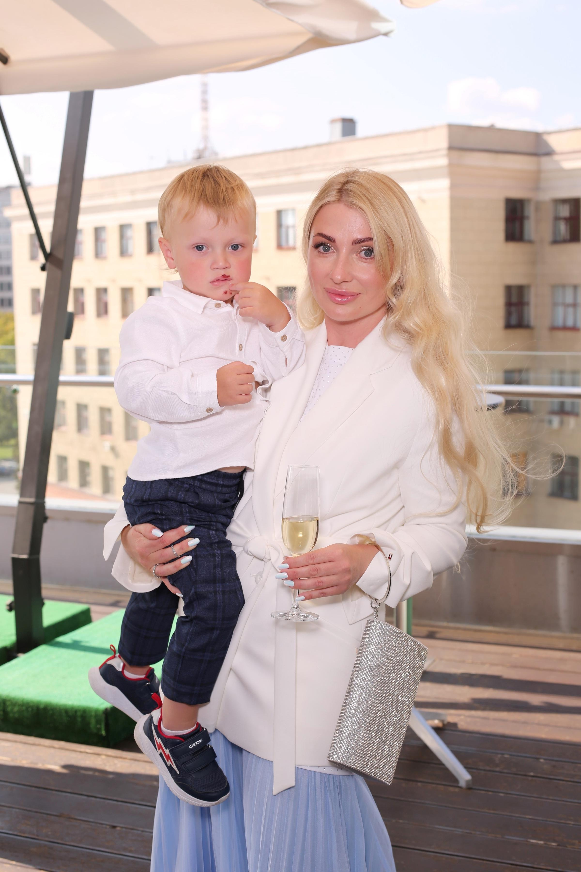 Максим та Іветта (AiR PhotoBox). Оренда інтерактивних фотозон у Харкові