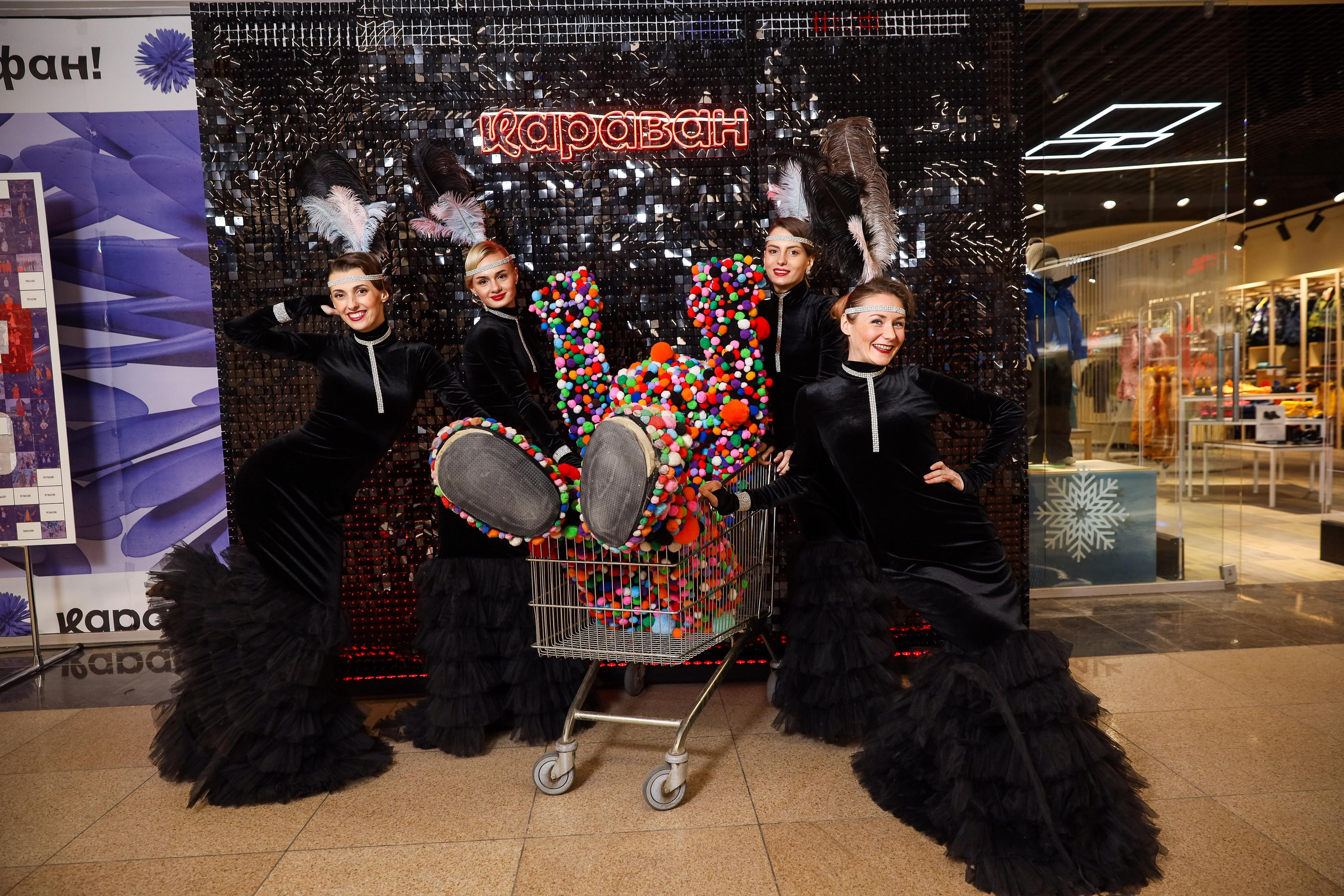 Фотомозаїка на 580 фото для ТРЦ Караван. Аренды интерактивных фотозон в Харькове