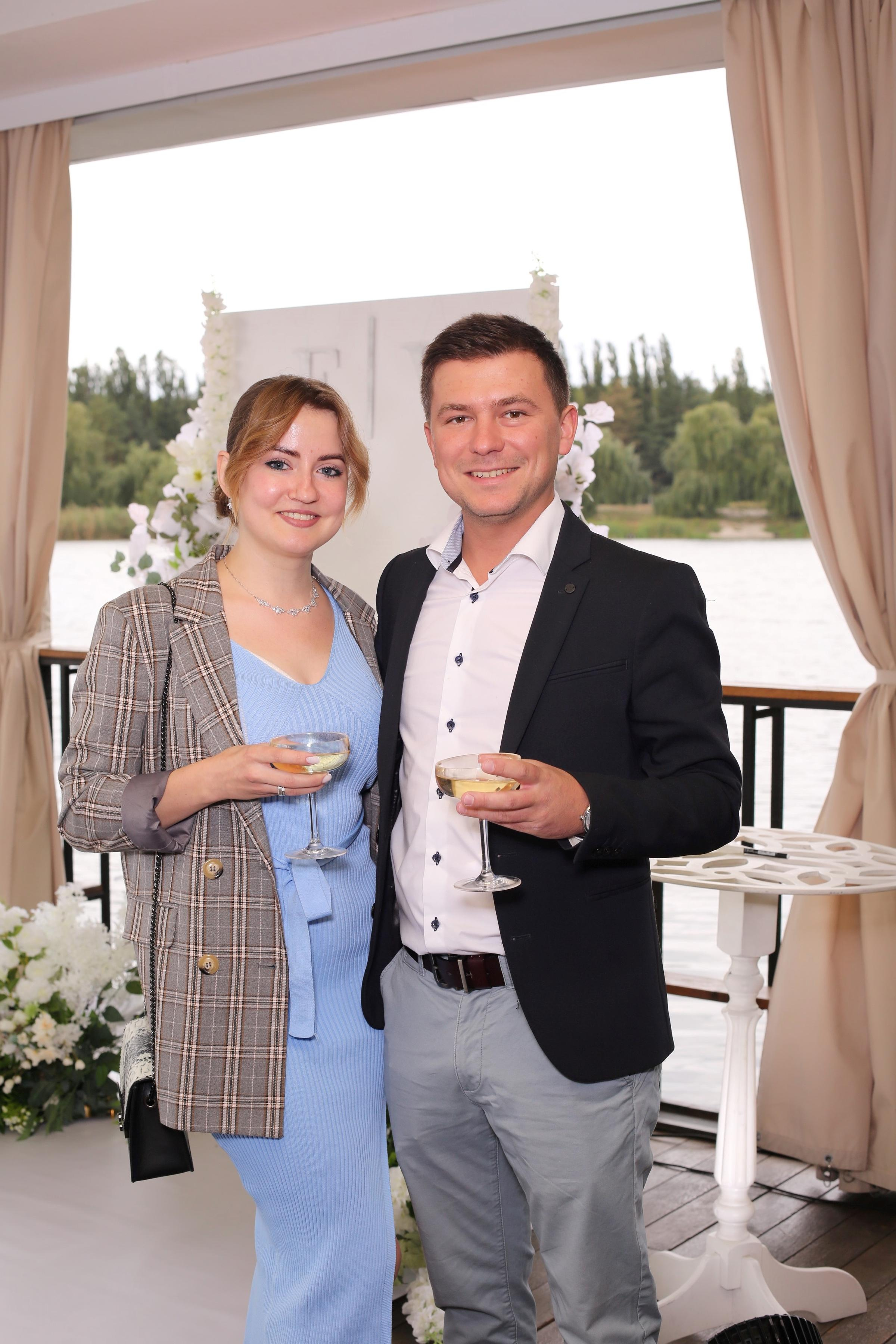 Євген та Вікторія (AiR PhotoBox). Аренды интерактивных фотозон в Харькове