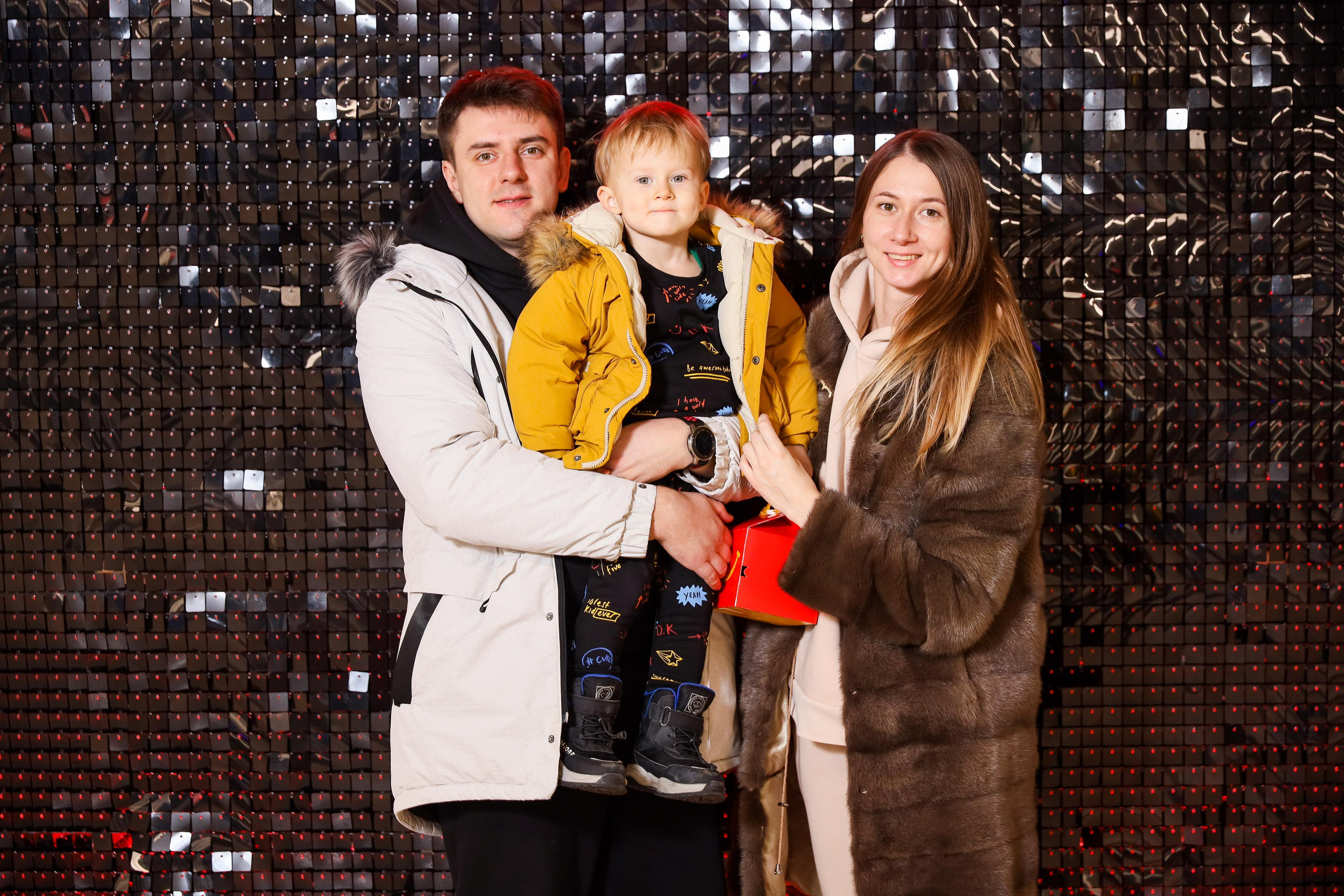 Фотомозаїка на 580 фото для ТРЦ Караван. Аренды интерактивных фотозон в Харькове