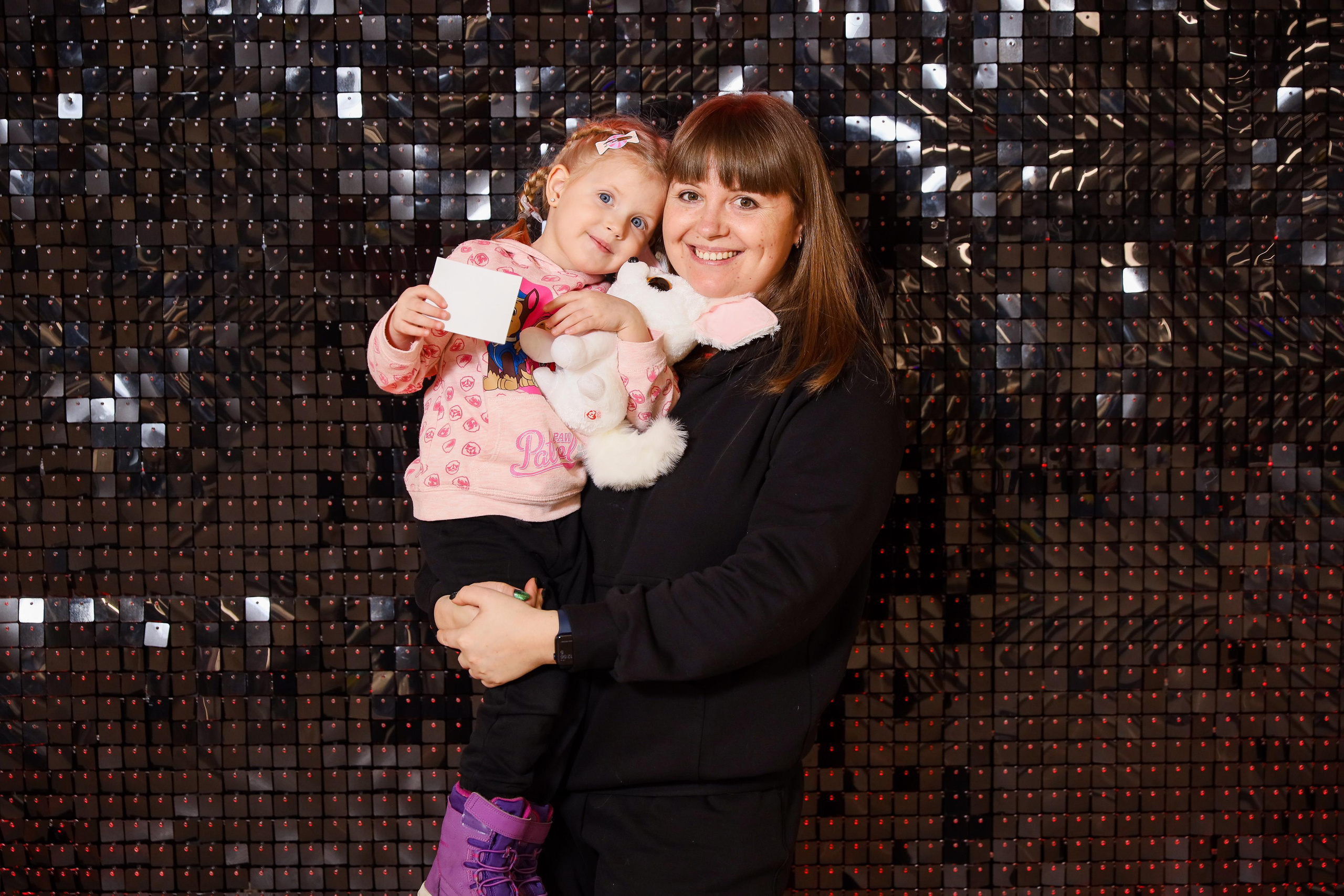 Фотомозаїка на 580 фото для ТРЦ Караван. Аренды интерактивных фотозон в Харькове