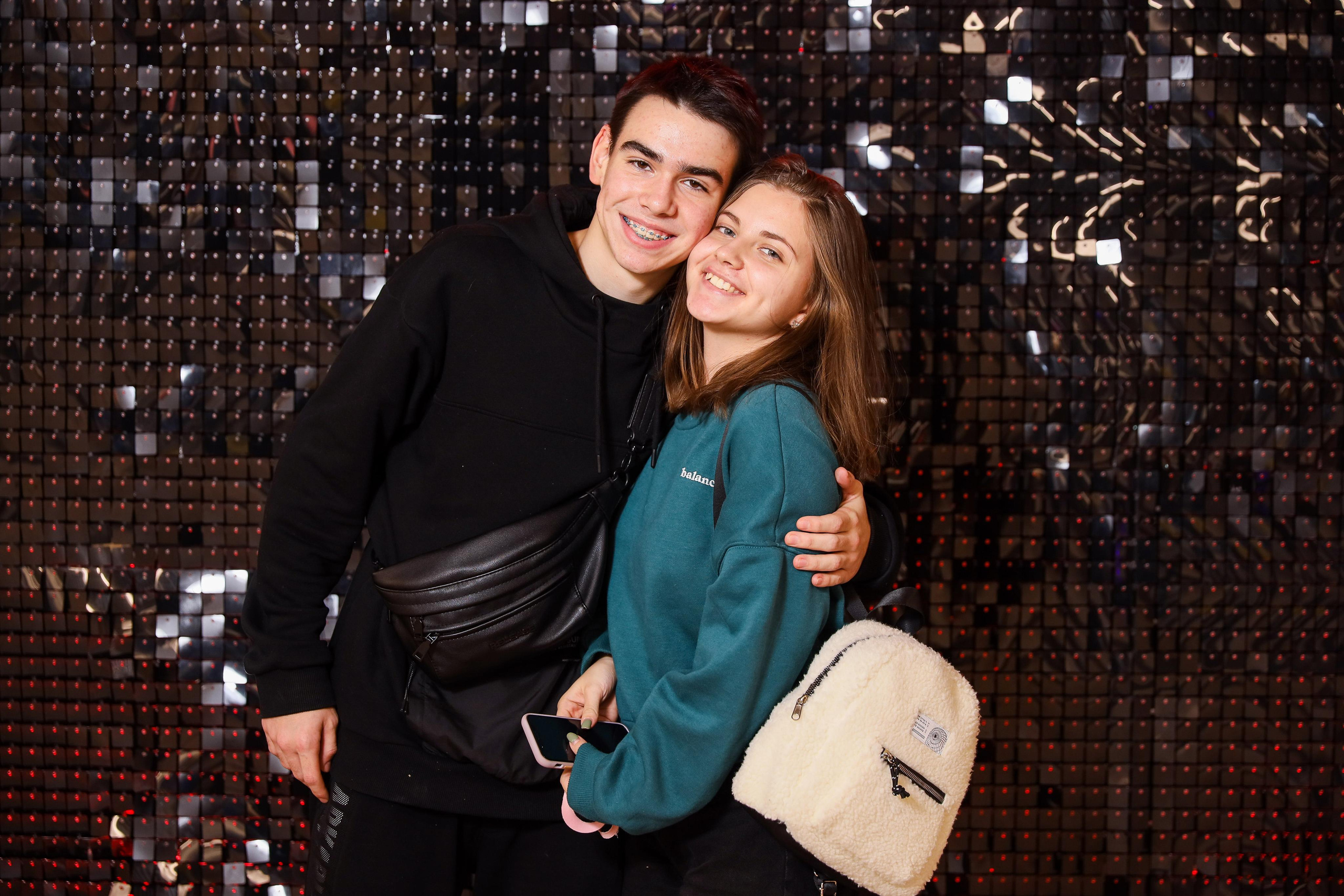 Фотомозаїка на 580 фото для ТРЦ Караван. Аренды интерактивных фотозон в Харькове