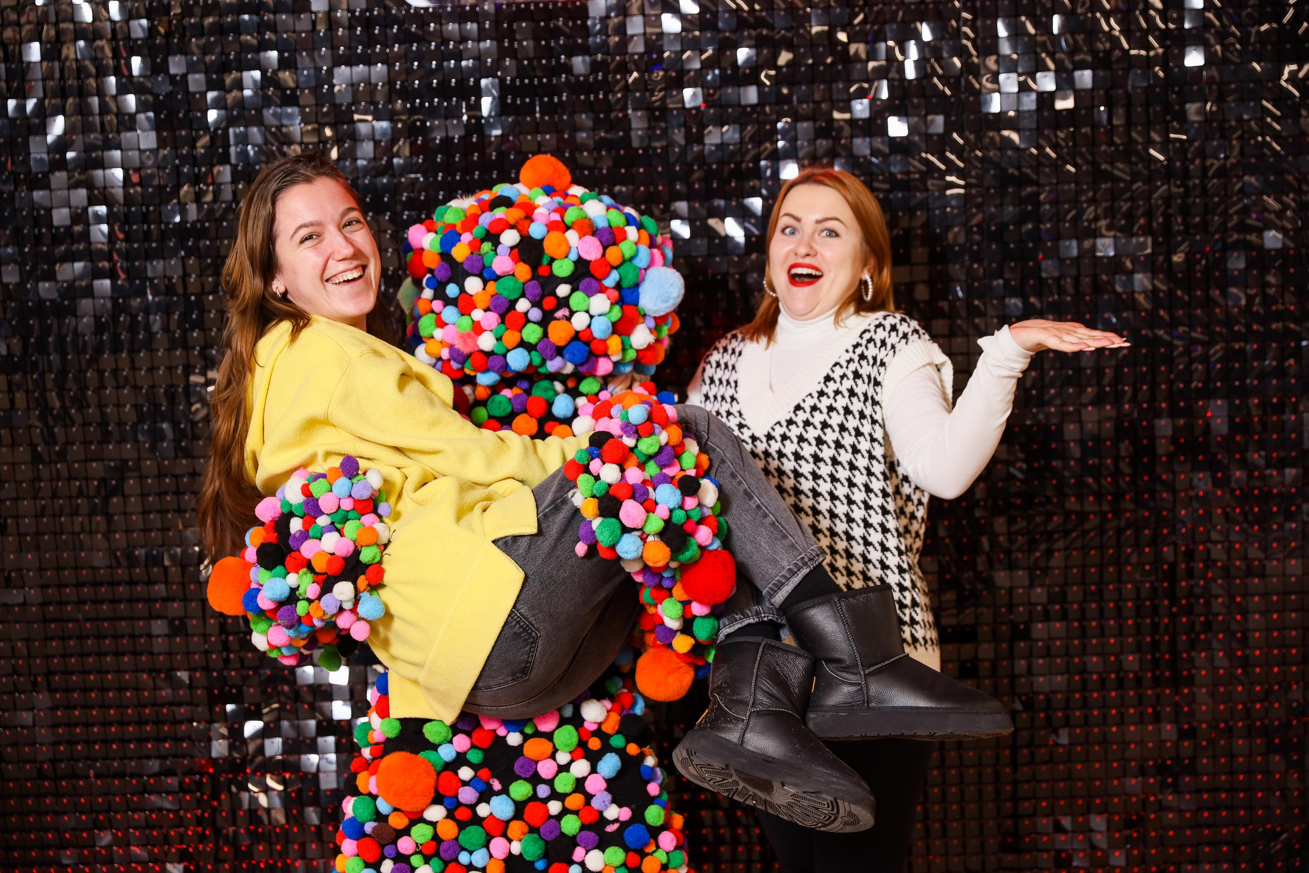 Фотомозаїка на 580 фото для ТРЦ Караван. Аренды интерактивных фотозон в Харькове