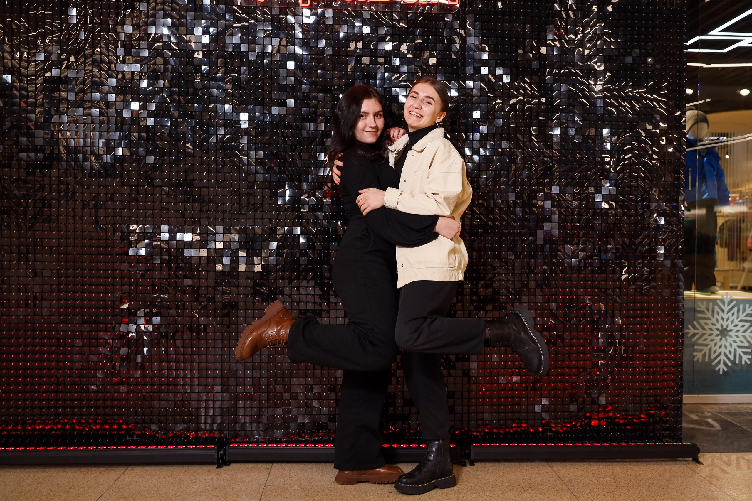 Фотомозаїка на 580 фото для ТРЦ Караван. Аренды интерактивных фотозон в Харькове