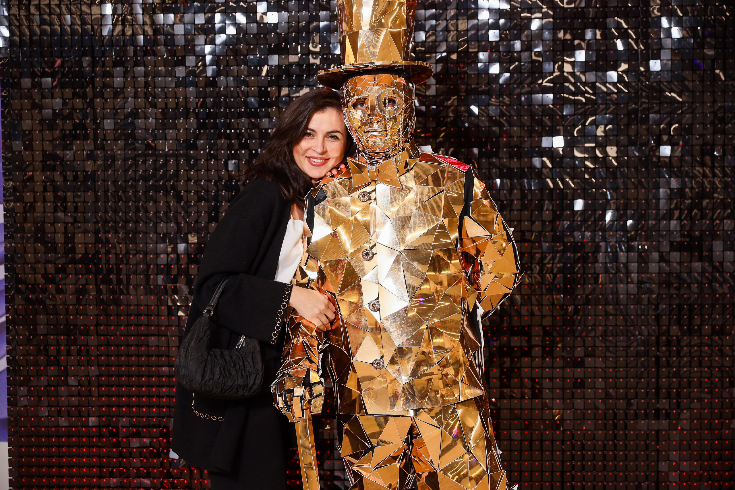 Фотомозаїка на 580 фото для ТРЦ Караван. Аренды интерактивных фотозон в Харькове