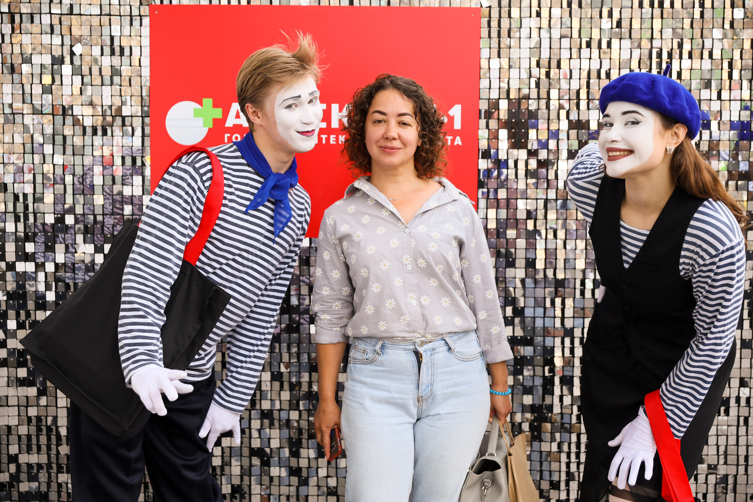 Аптека 911 (Фотомозаїка). Аренды интерактивных фотозон в Харькове