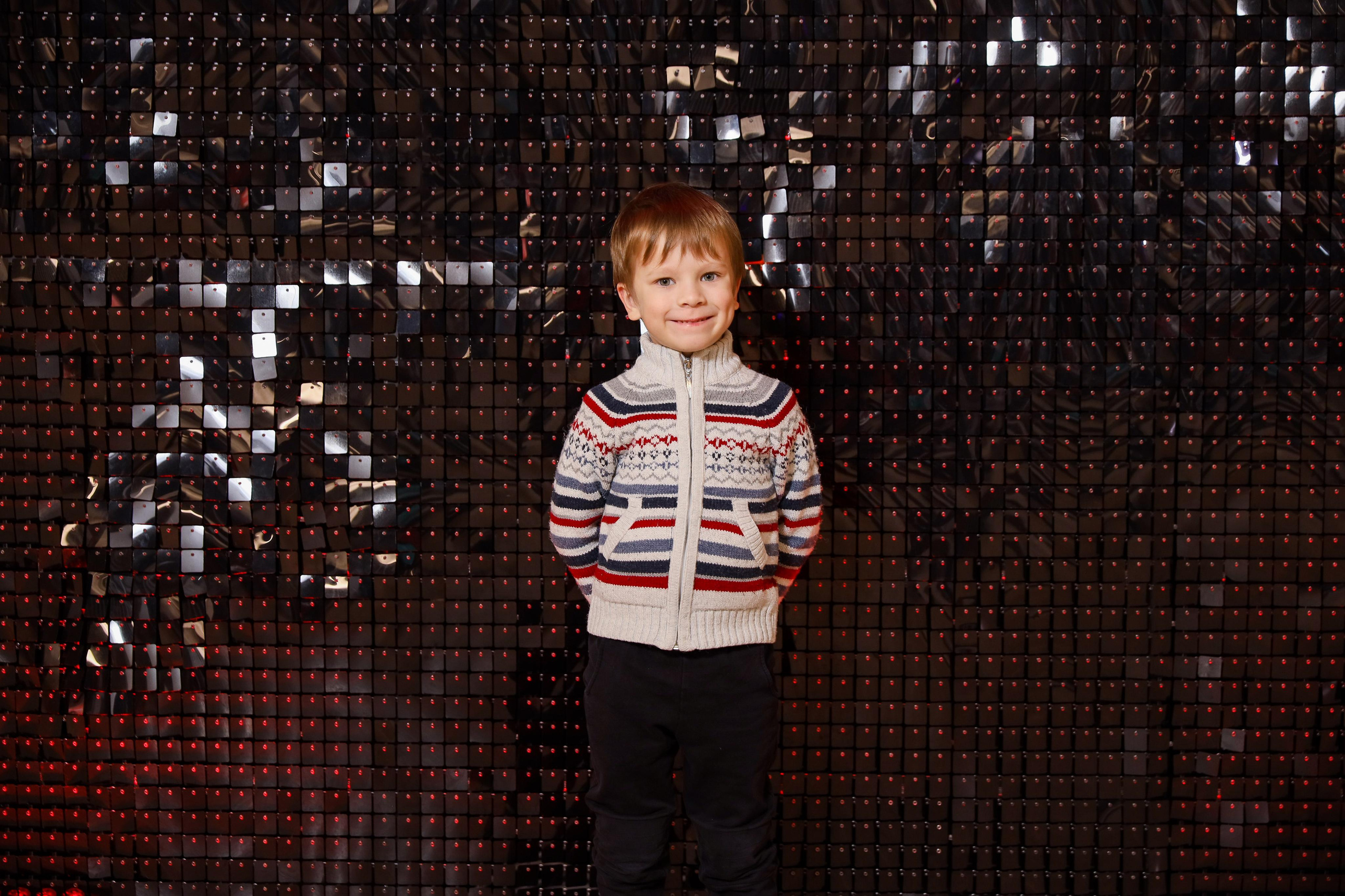 Фотомозаїка на 580 фото для ТРЦ Караван. Аренды интерактивных фотозон в Харькове