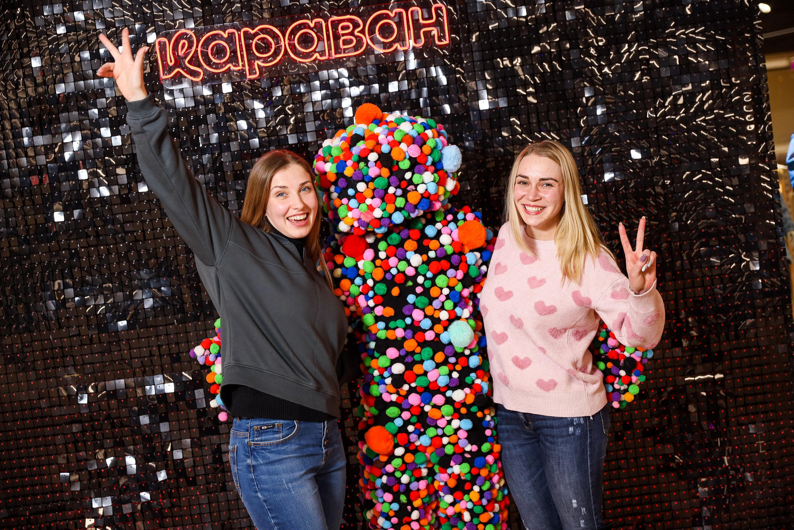 Фотомозаїка на 580 фото для ТРЦ Караван. Аренды интерактивных фотозон в Харькове