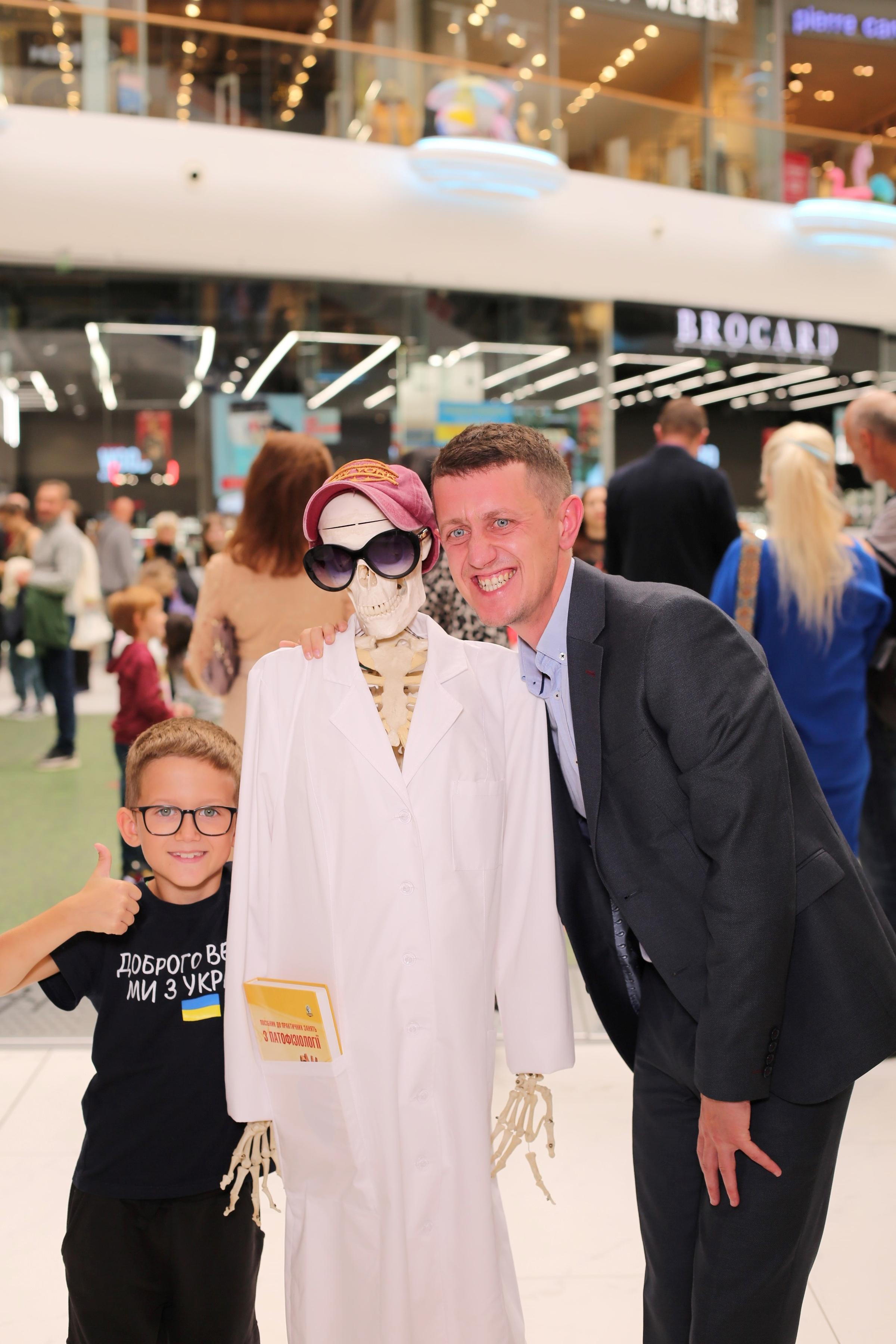 911 для НФАУ. Аренды интерактивных фотозон в Харькове