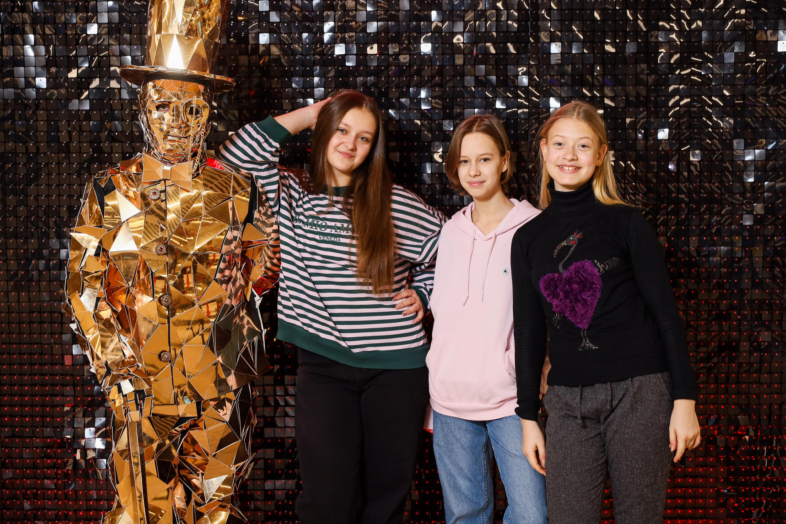 Фотомозаїка на 580 фото для ТРЦ Караван. Аренды интерактивных фотозон в Харькове