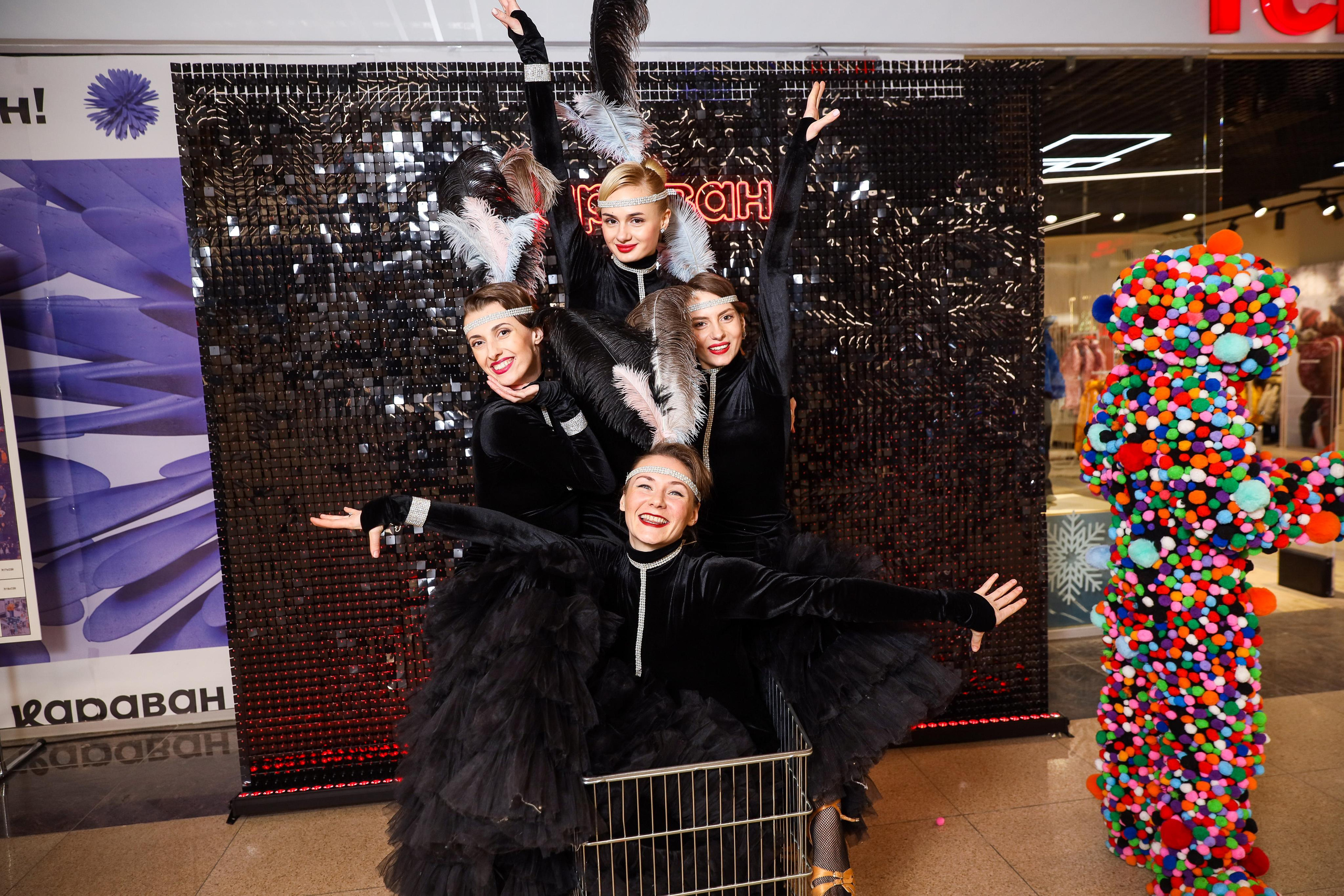 Фотомозаїка на 580 фото для ТРЦ Караван. Аренды интерактивных фотозон в Харькове