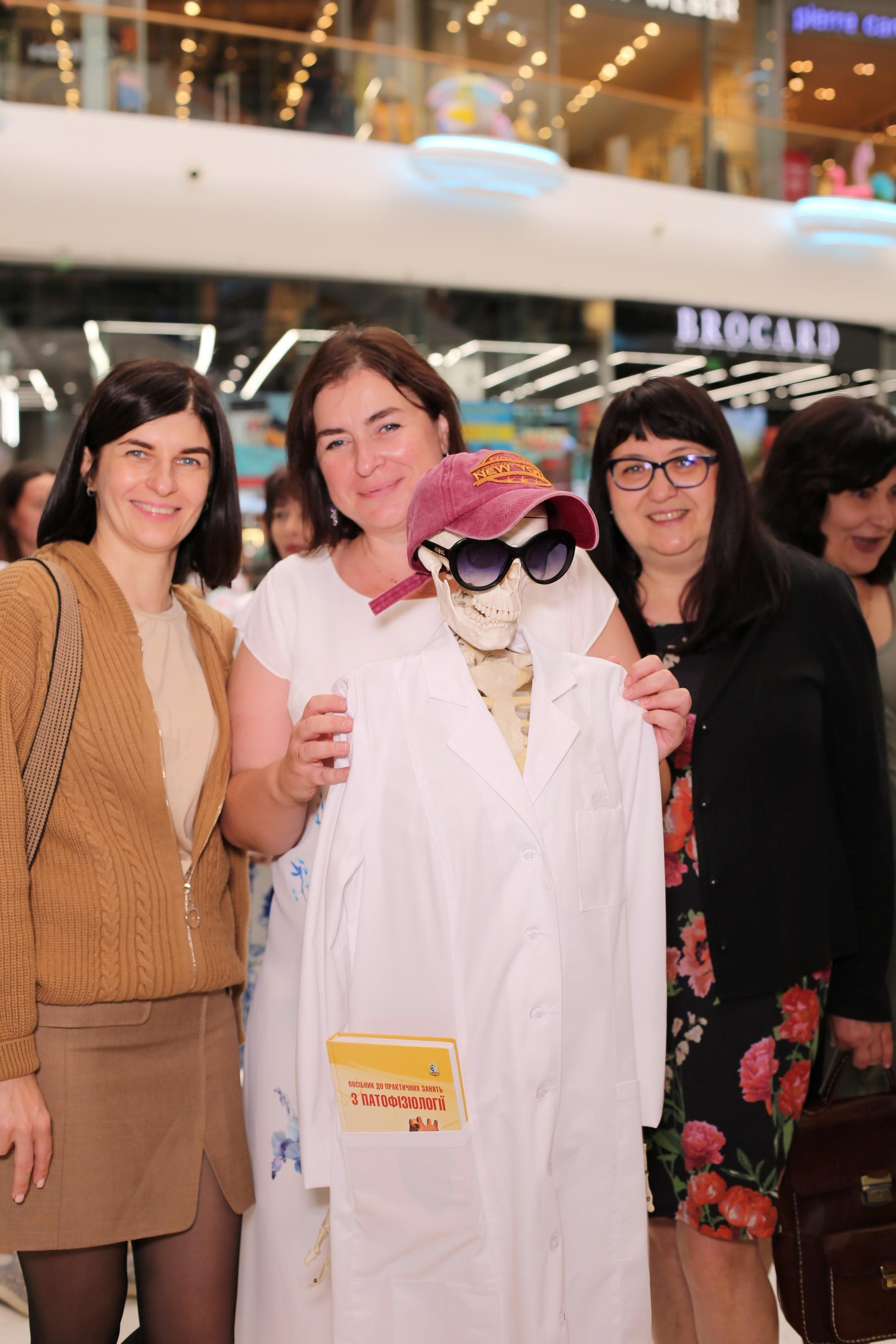 911 для НФАУ. Аренды интерактивных фотозон в Харькове