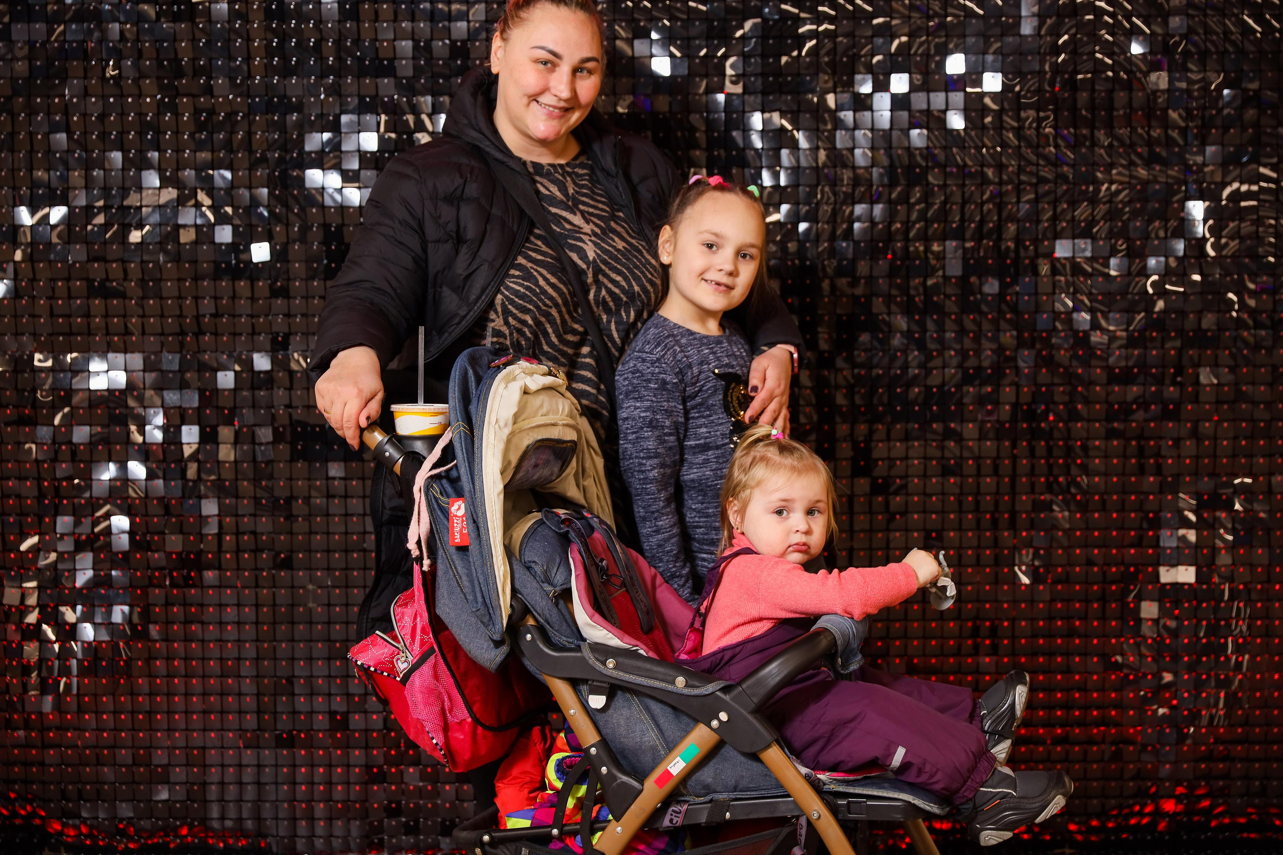 Фотомозаїка на 580 фото для ТРЦ Караван. Аренды интерактивных фотозон в Харькове