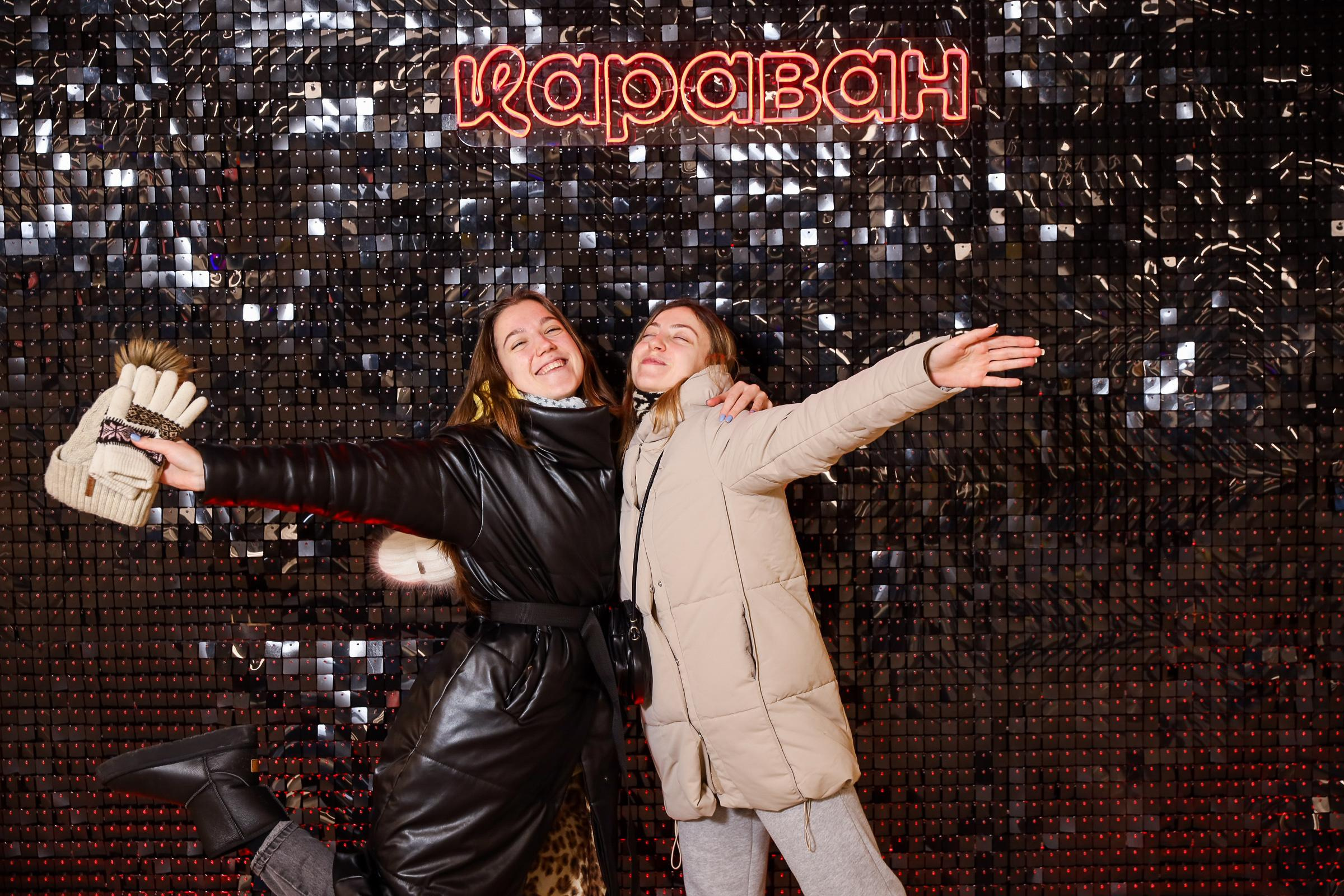 Фотомозаїка на 580 фото для ТРЦ Караван. Аренды интерактивных фотозон в Харькове