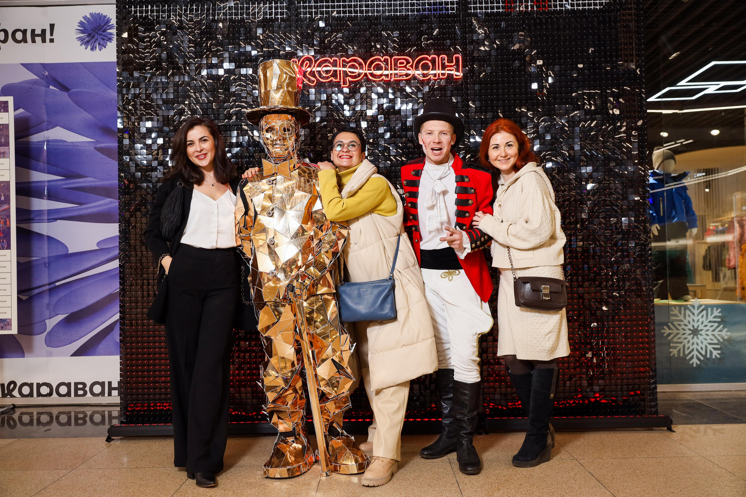 Фотомозаїка на 580 фото для ТРЦ Караван. Аренды интерактивных фотозон в Харькове