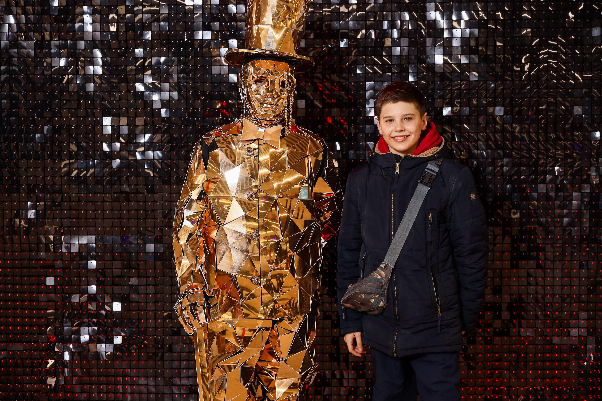 Фотомозаїка на 580 фото для ТРЦ Караван. Аренды интерактивных фотозон в Харькове