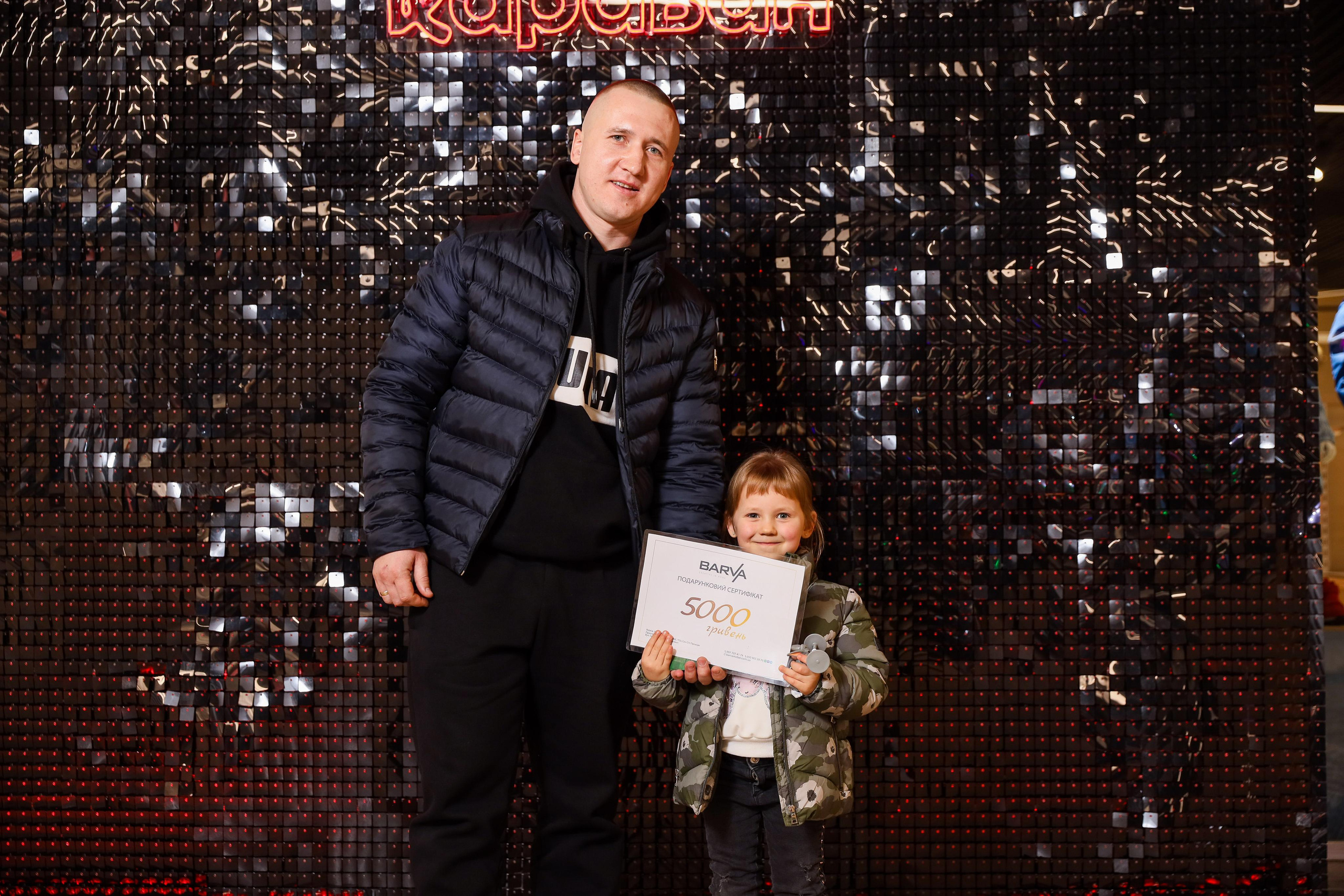 Фотомозаїка на 580 фото для ТРЦ Караван. Аренды интерактивных фотозон в Харькове