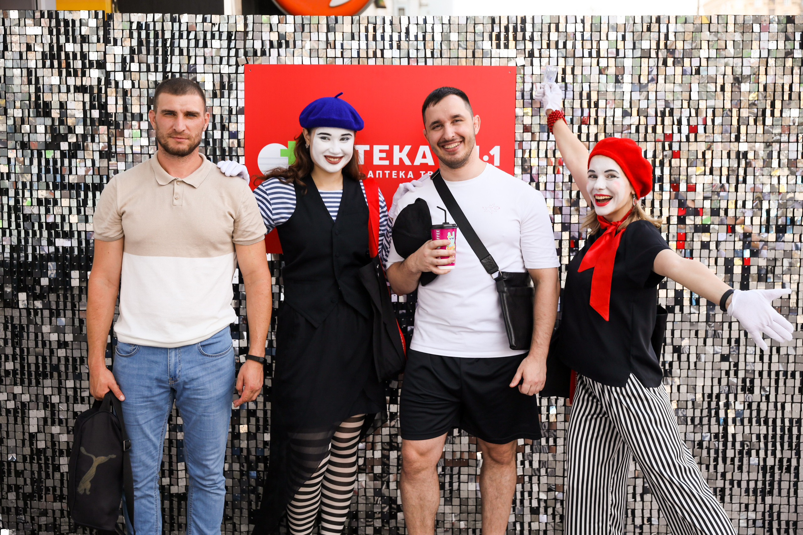 Аптека 911 (Фотомозаїка). Аренды интерактивных фотозон в Харькове