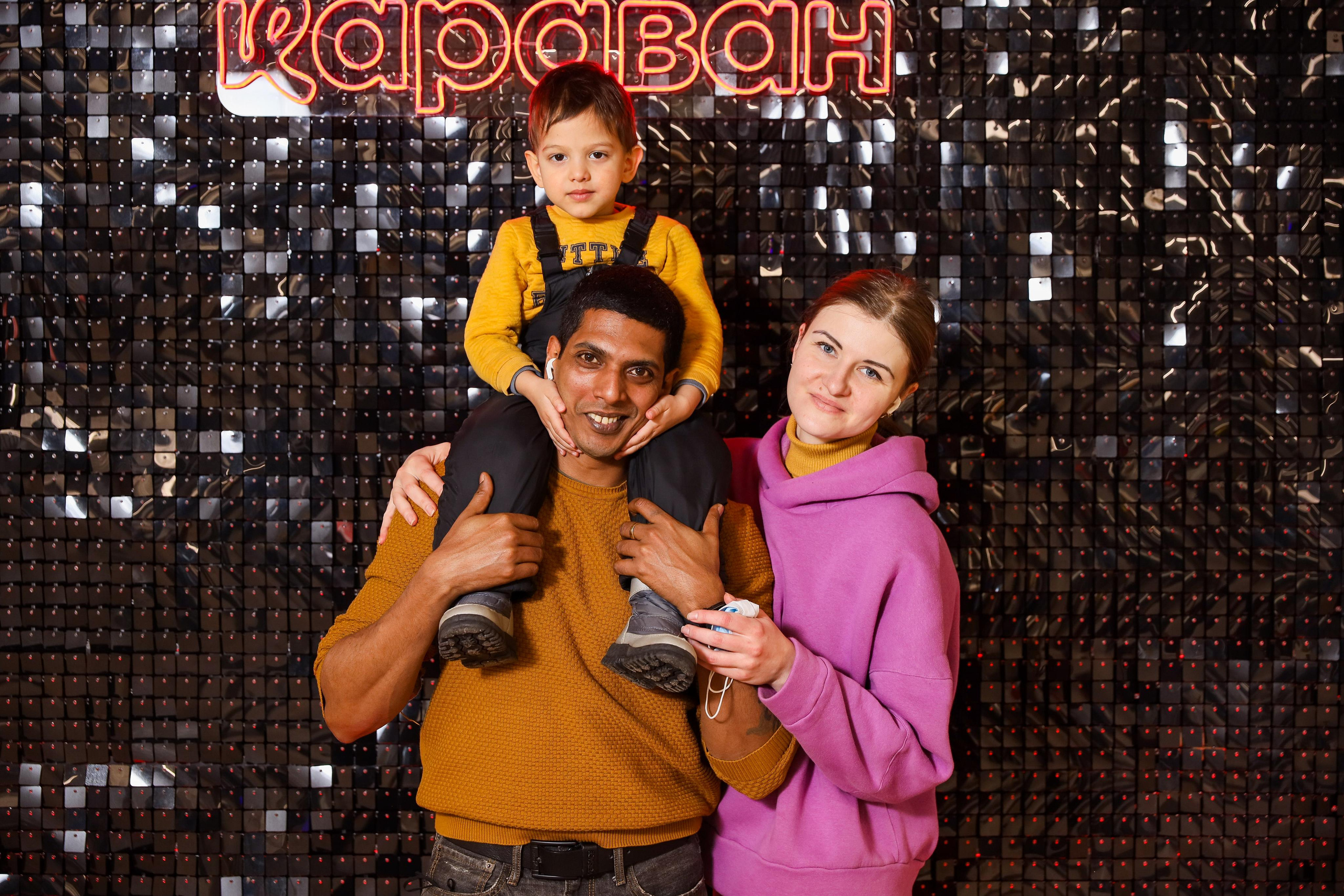 Фотомозаїка на 580 фото для ТРЦ Караван. Аренды интерактивных фотозон в Харькове