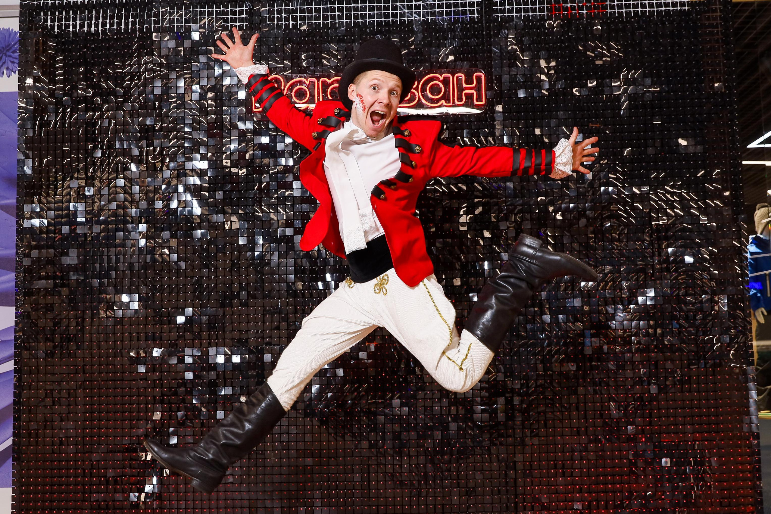 Фотомозаїка на 580 фото для ТРЦ Караван. Аренды интерактивных фотозон в Харькове