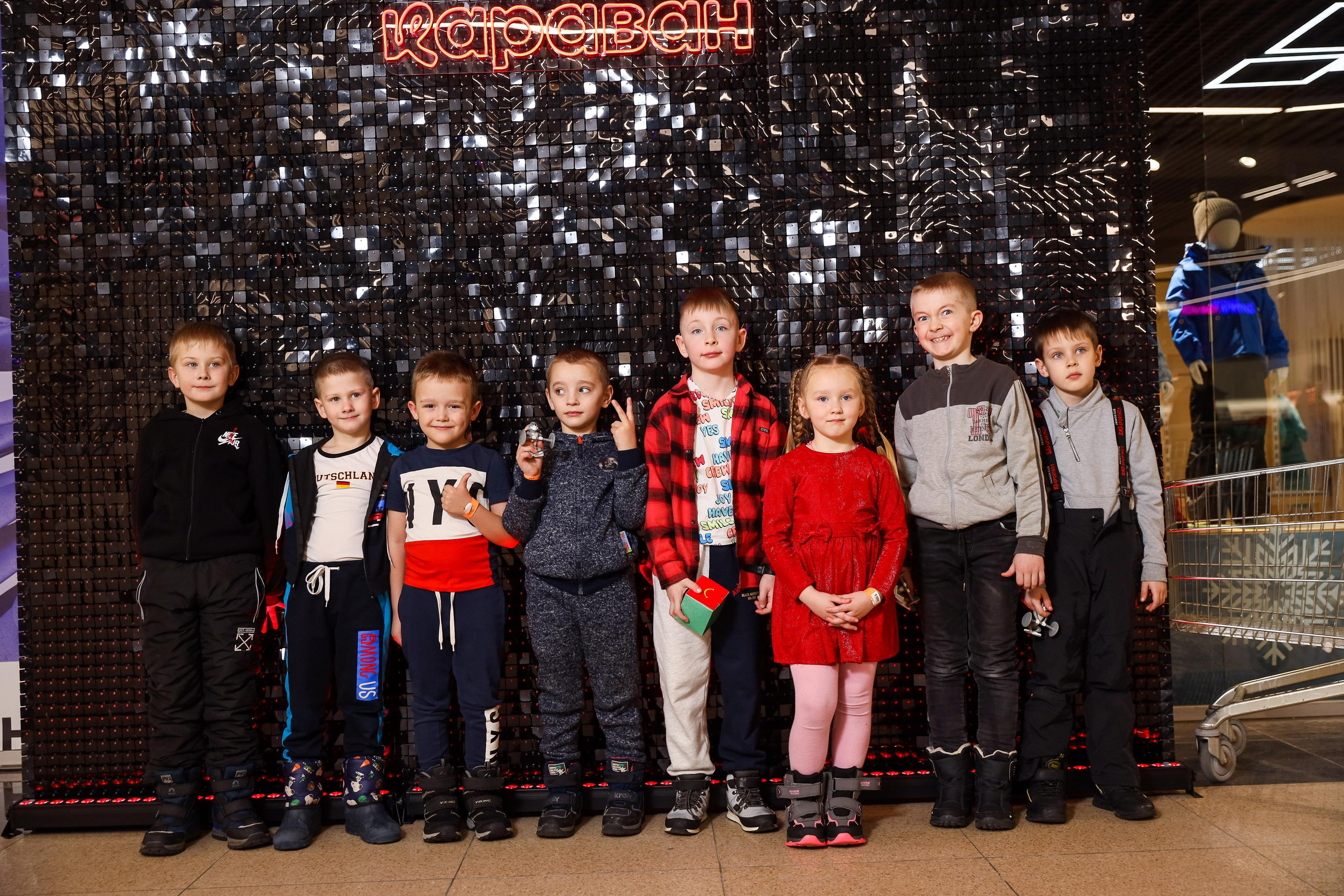 Фотомозаїка на 580 фото для ТРЦ Караван. Аренды интерактивных фотозон в Харькове