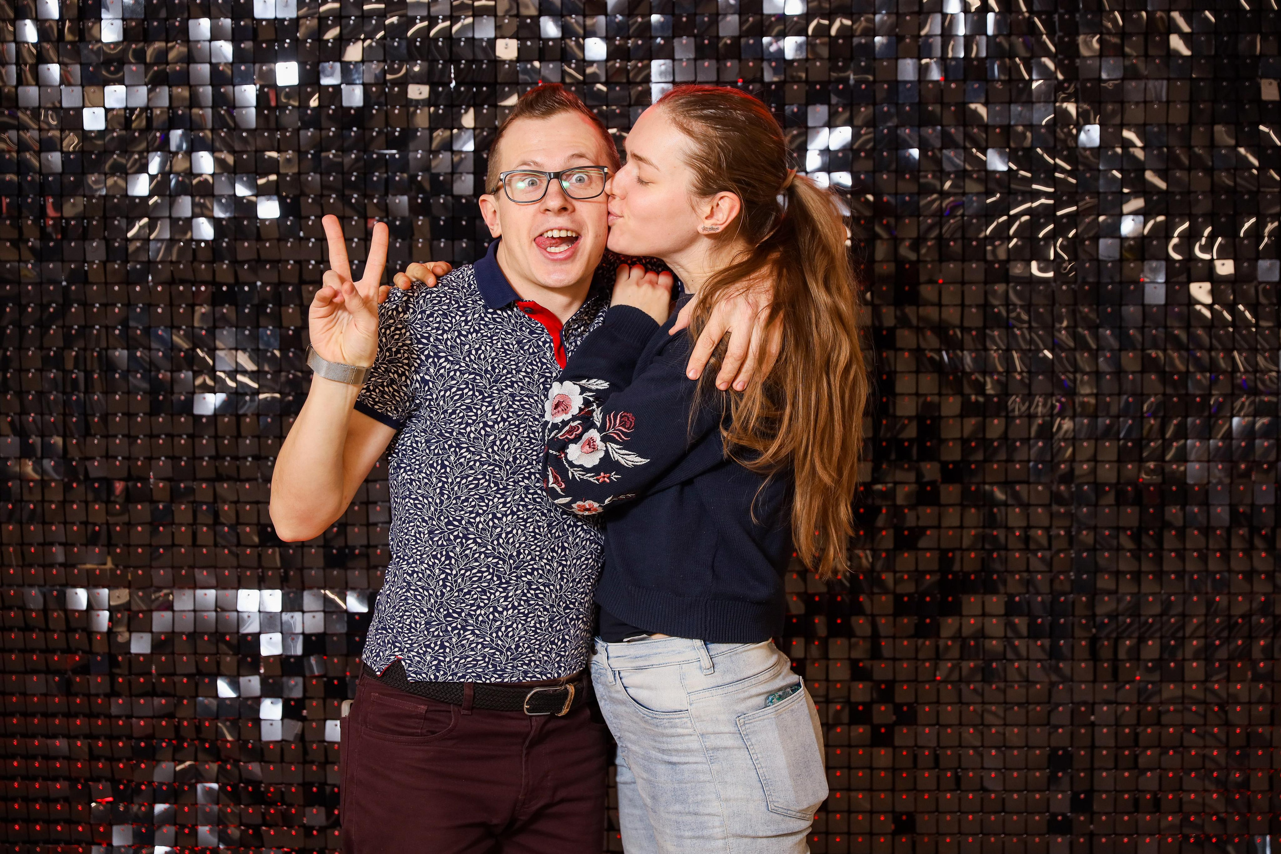 Фотомозаїка на 580 фото для ТРЦ Караван. Аренды интерактивных фотозон в Харькове