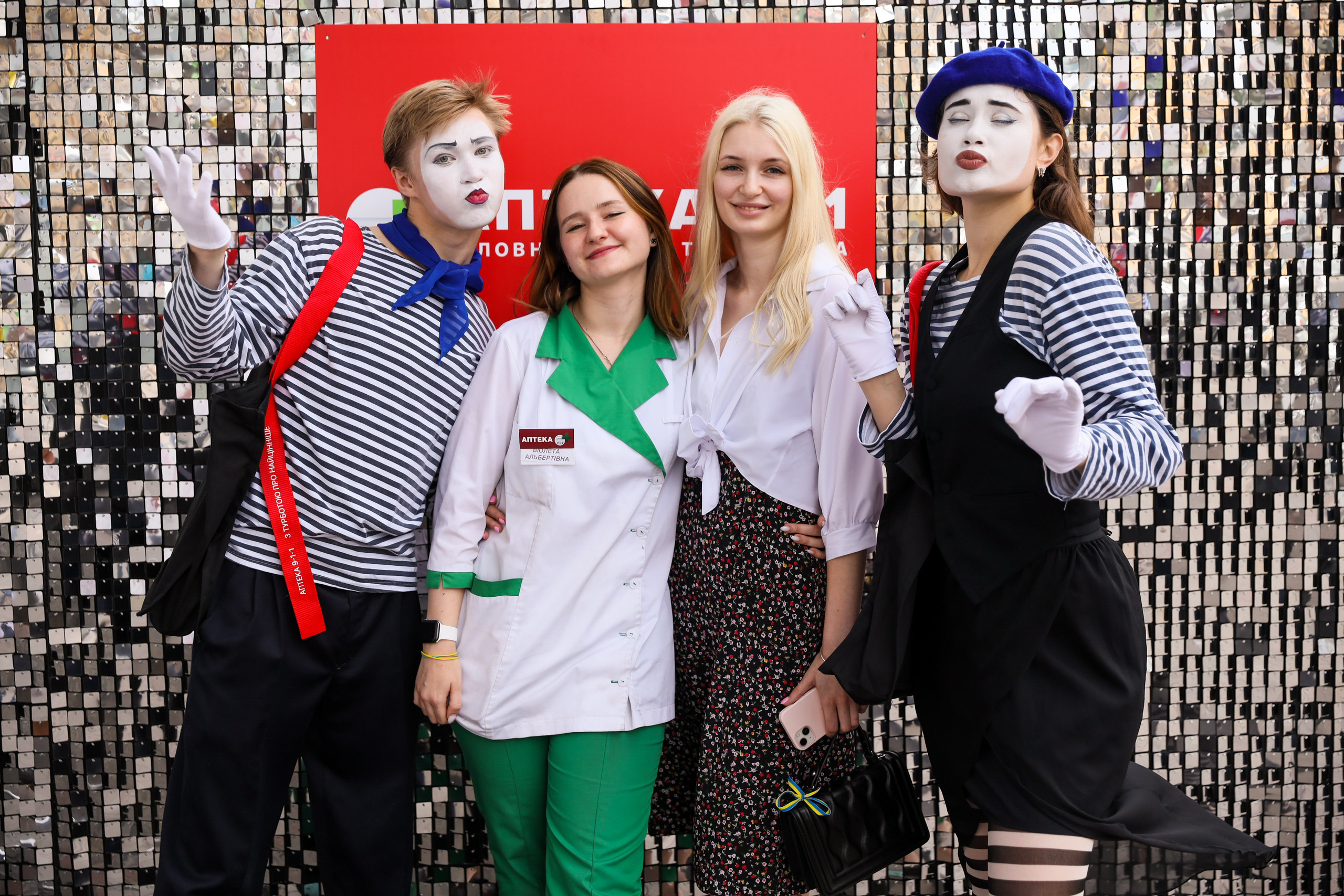 Аптека 911 (Фотомозаїка). Аренды интерактивных фотозон в Харькове