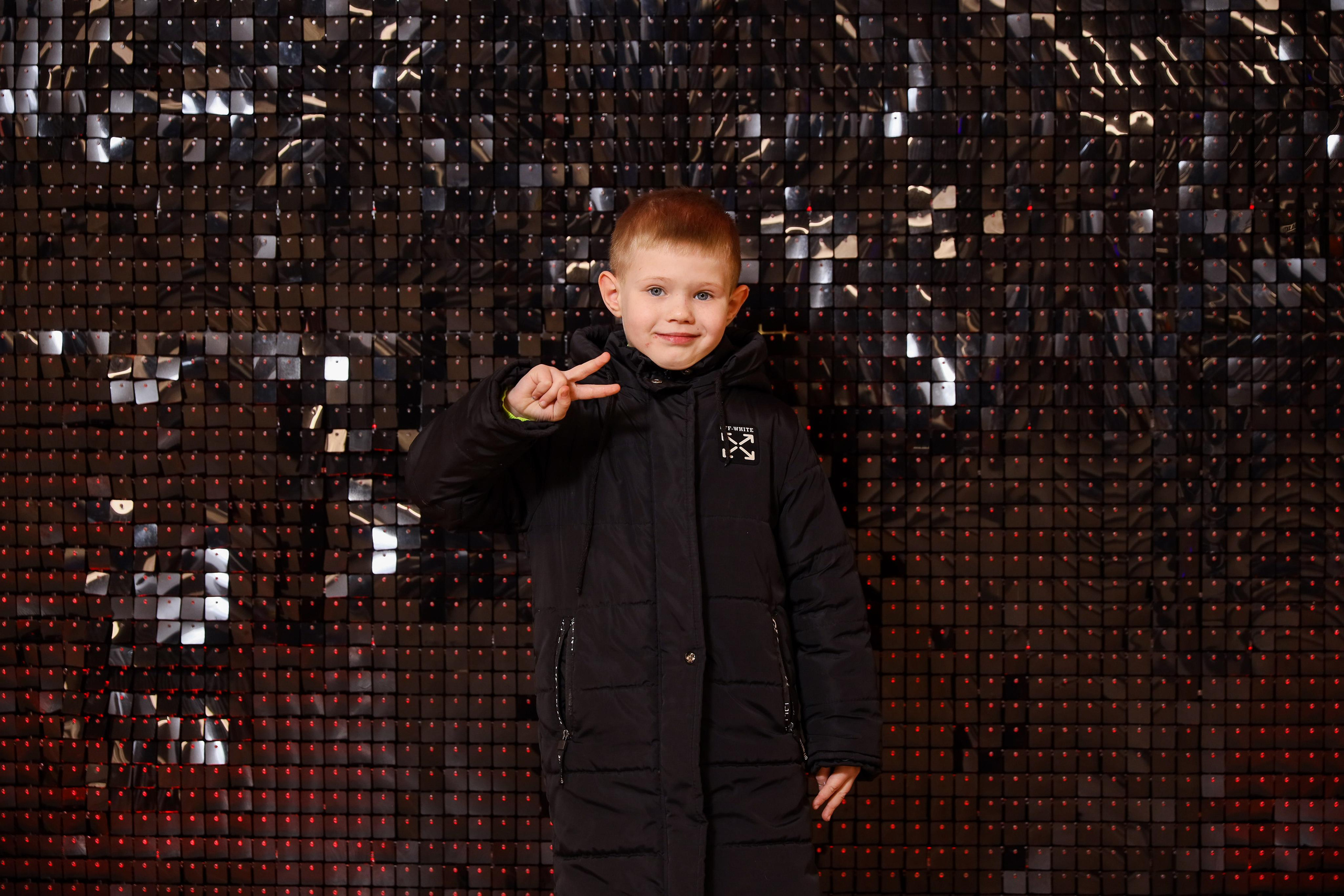 Фотомозаїка на 580 фото для ТРЦ Караван. Аренды интерактивных фотозон в Харькове