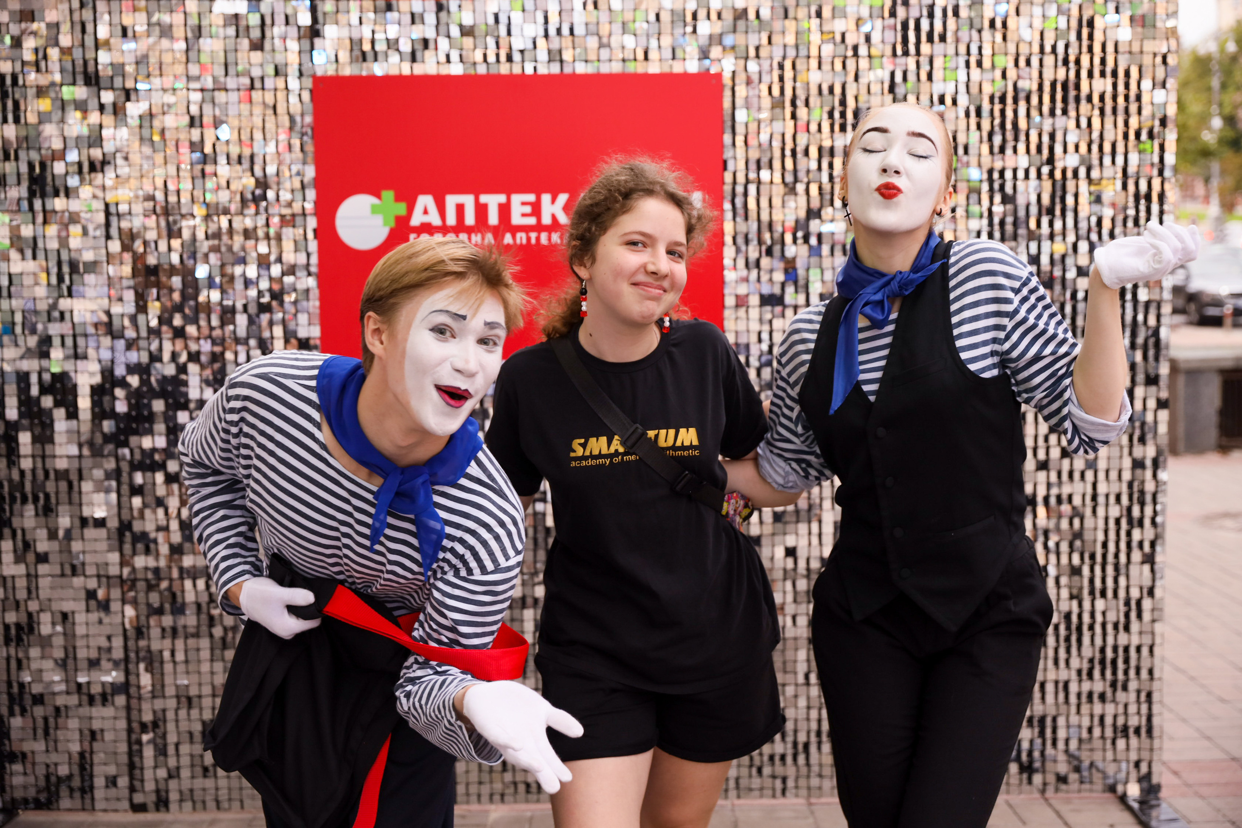 Аптека 911 (Фотомозаїка). Аренды интерактивных фотозон в Харькове