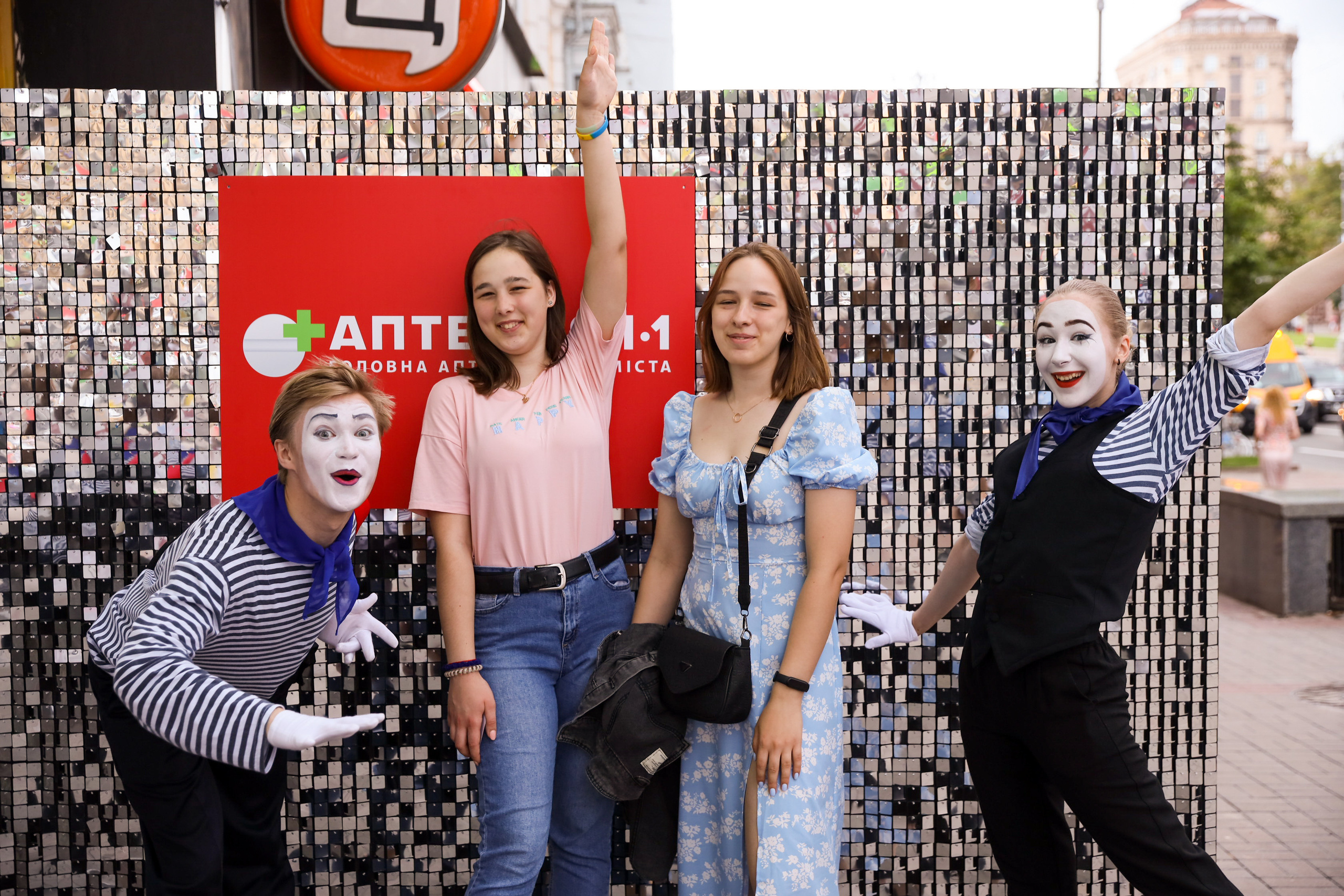 Аптека 911 (Фотомозаїка). Аренды интерактивных фотозон в Харькове