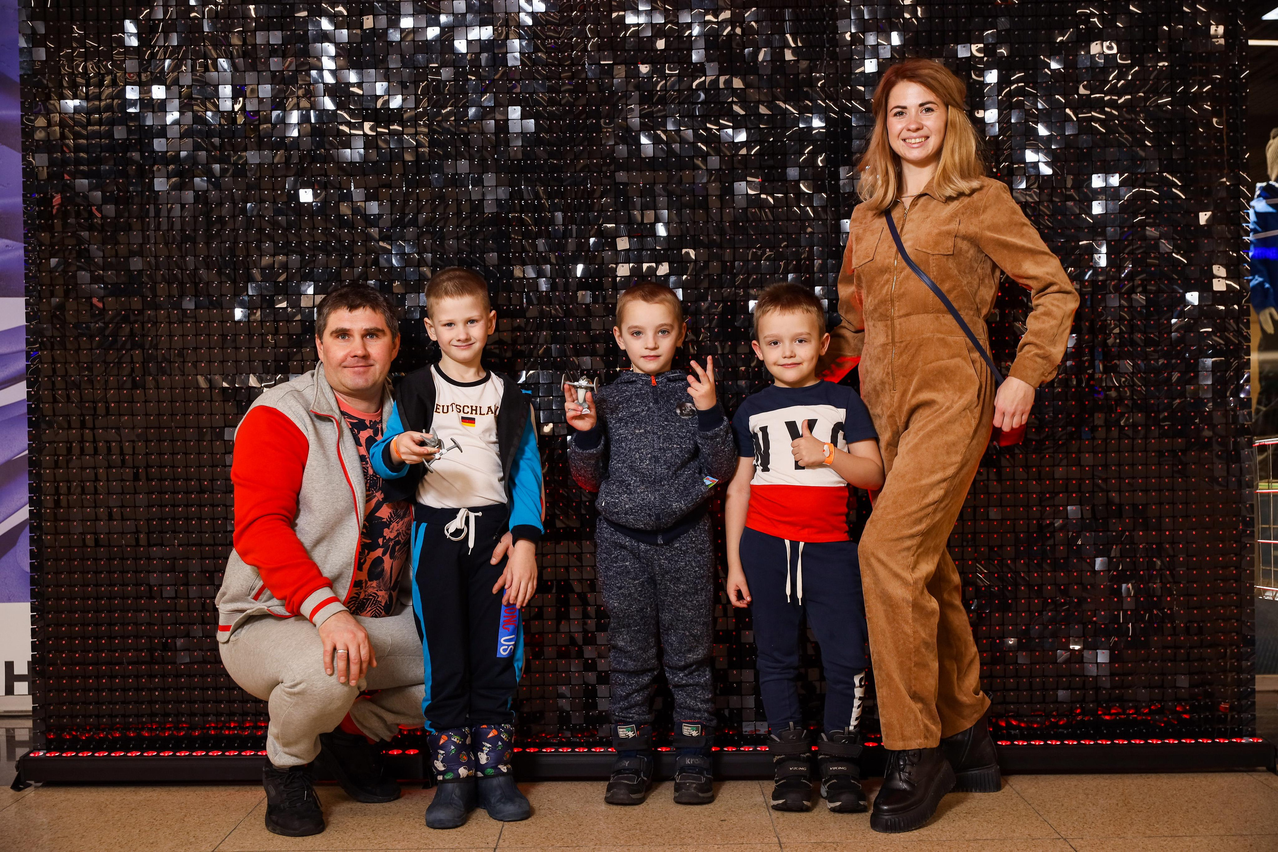 Фотомозаїка на 580 фото для ТРЦ Караван. Аренды интерактивных фотозон в Харькове