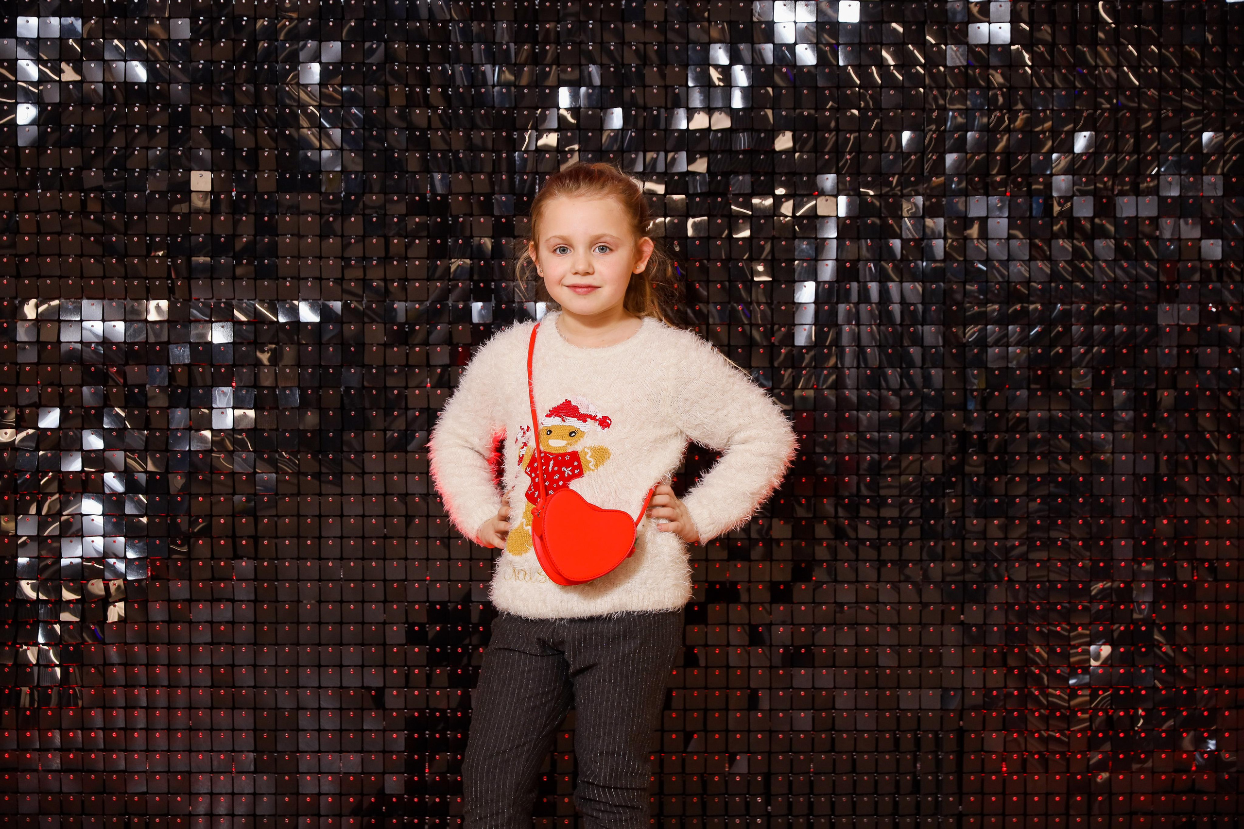 Фотомозаїка на 580 фото для ТРЦ Караван. Аренды интерактивных фотозон в Харькове