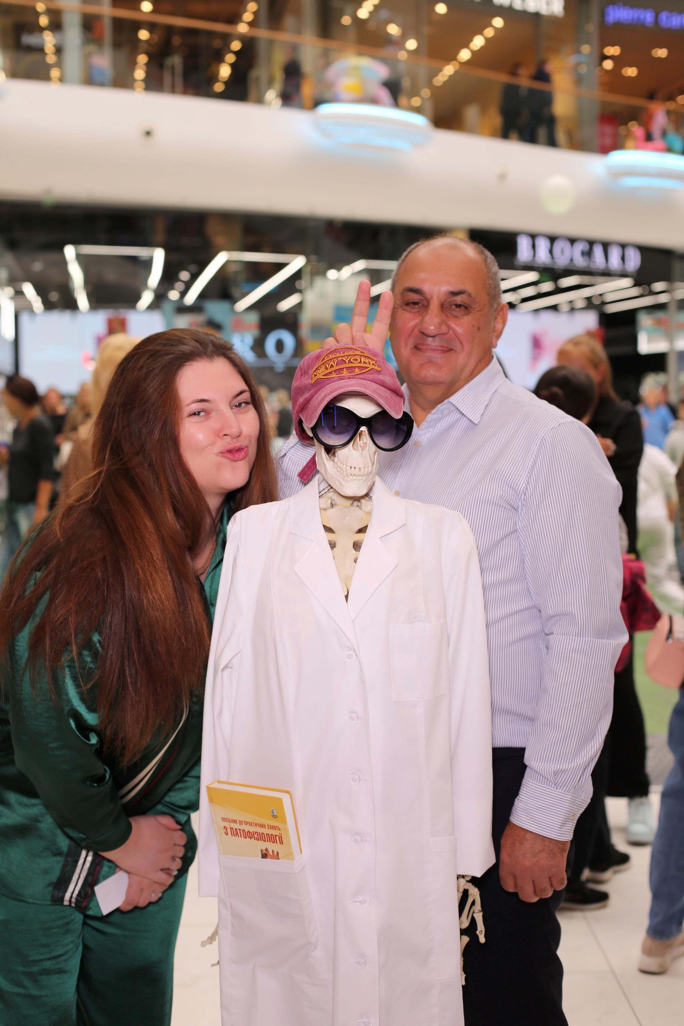 911 для НФАУ. Аренды интерактивных фотозон в Харькове