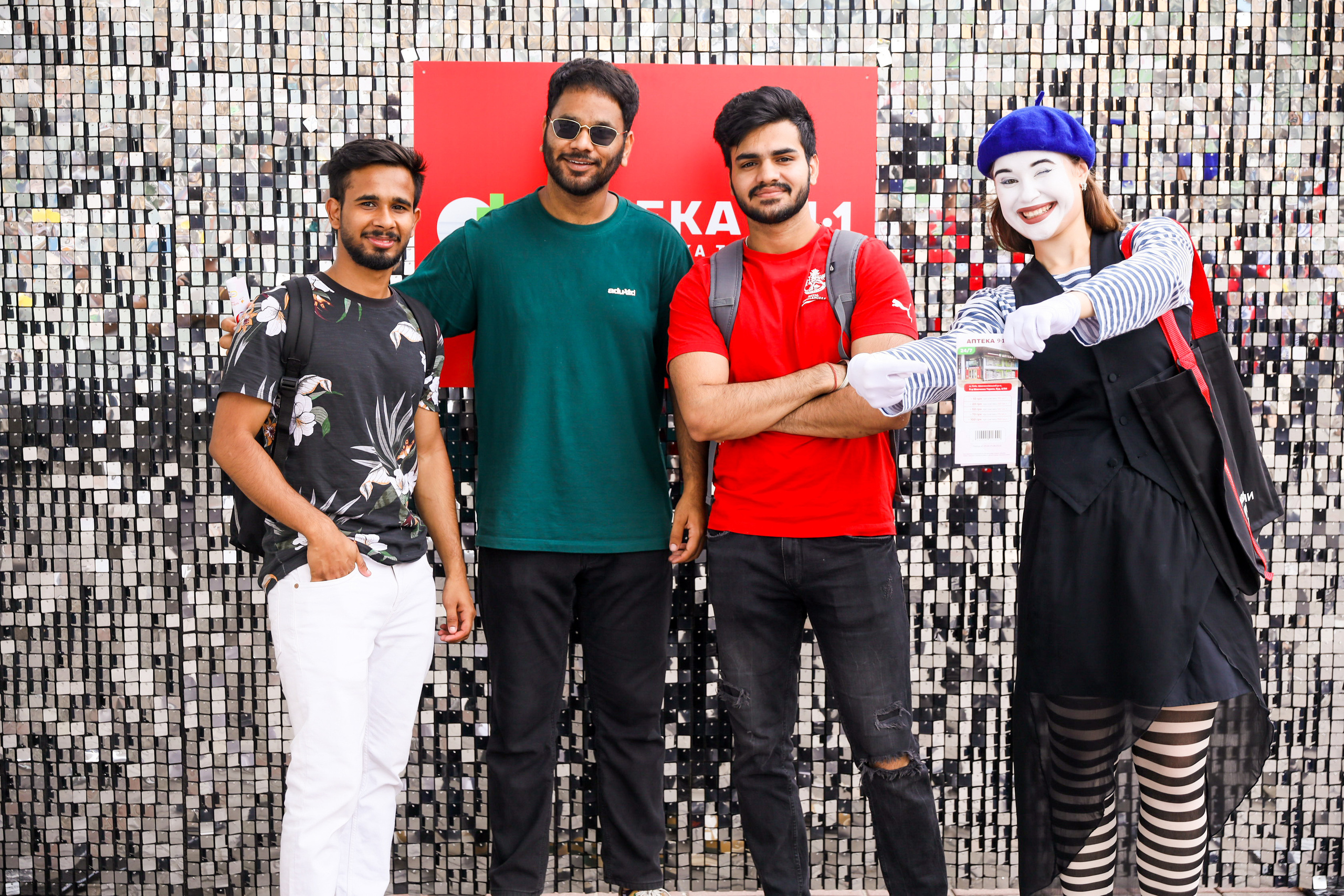 Аптека 911 (Фотомозаїка). Аренды интерактивных фотозон в Харькове