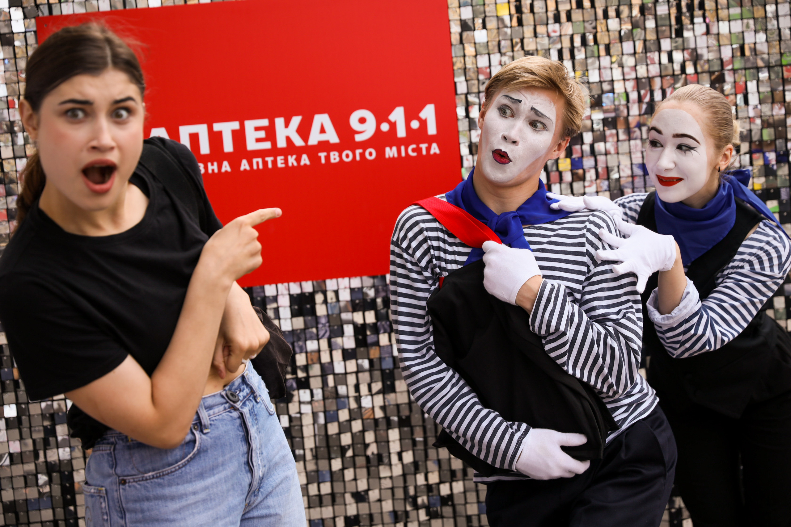 Аптека 911 (Фотомозаїка). Аренды интерактивных фотозон в Харькове