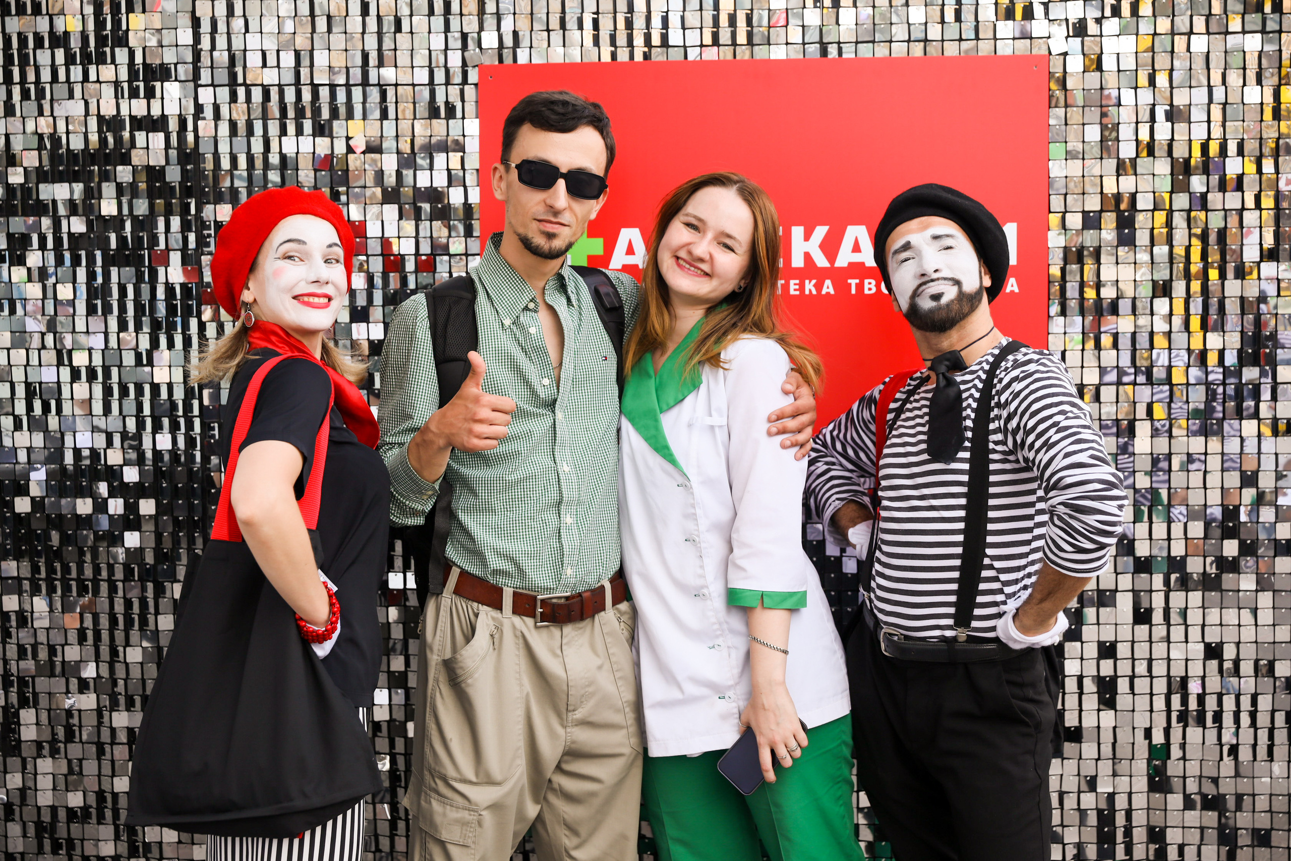 Аптека 911 (Фотомозаїка). Аренды интерактивных фотозон в Харькове