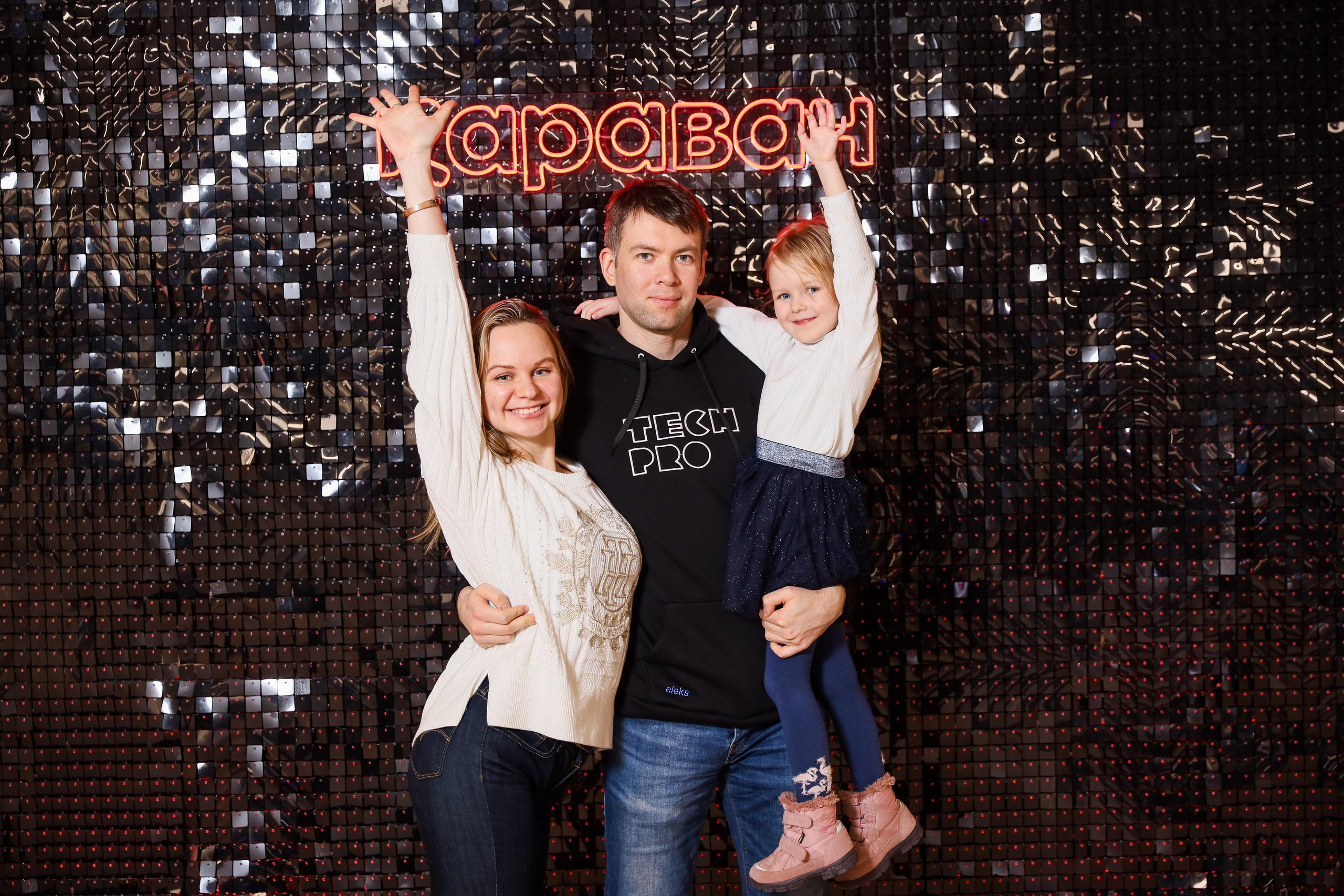 Фотомозаїка на 580 фото для ТРЦ Караван. Аренды интерактивных фотозон в Харькове