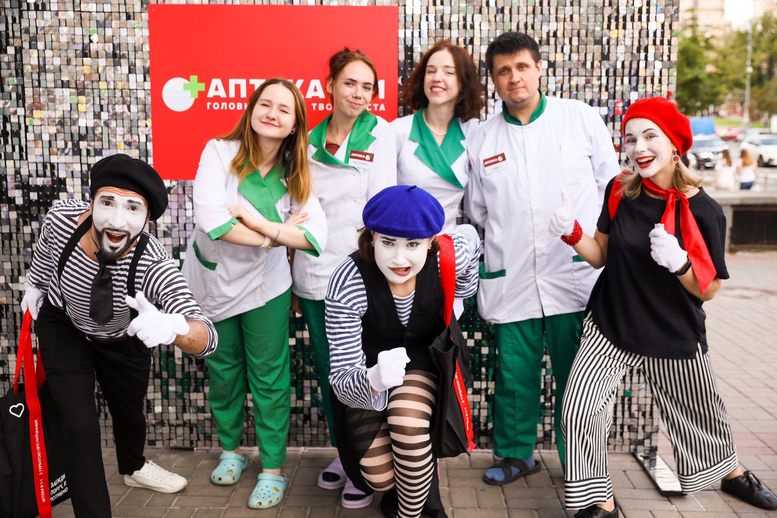 Аптека 911 (Фотомозаїка). Аренды интерактивных фотозон в Харькове