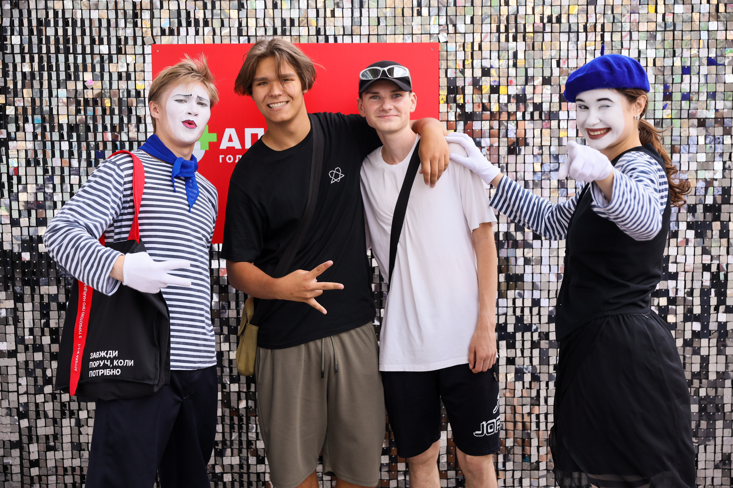 Аптека 911 (Фотомозаїка). Аренды интерактивных фотозон в Харькове