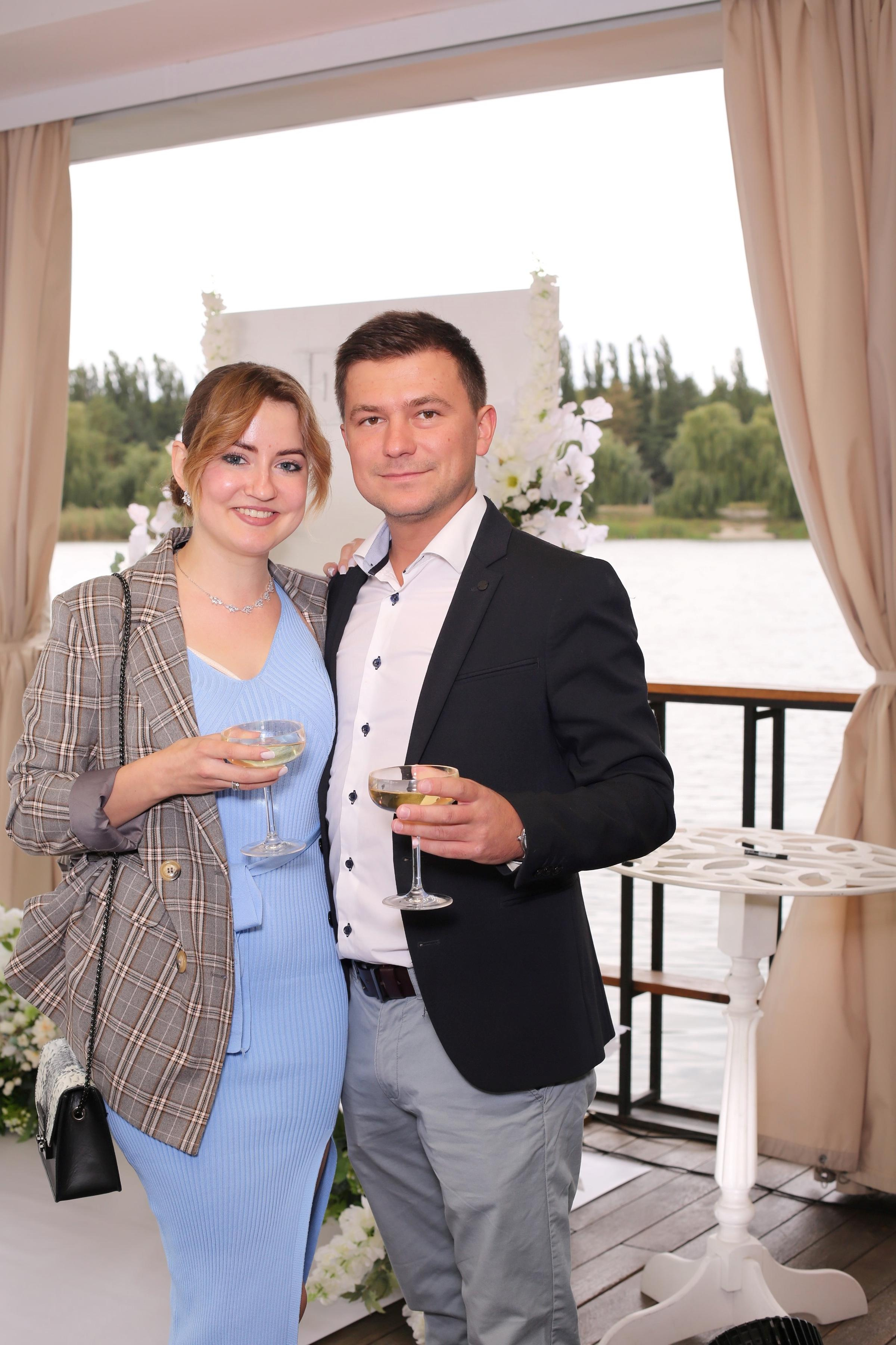 Євген та Вікторія (AiR PhotoBox). Аренды интерактивных фотозон в Харькове