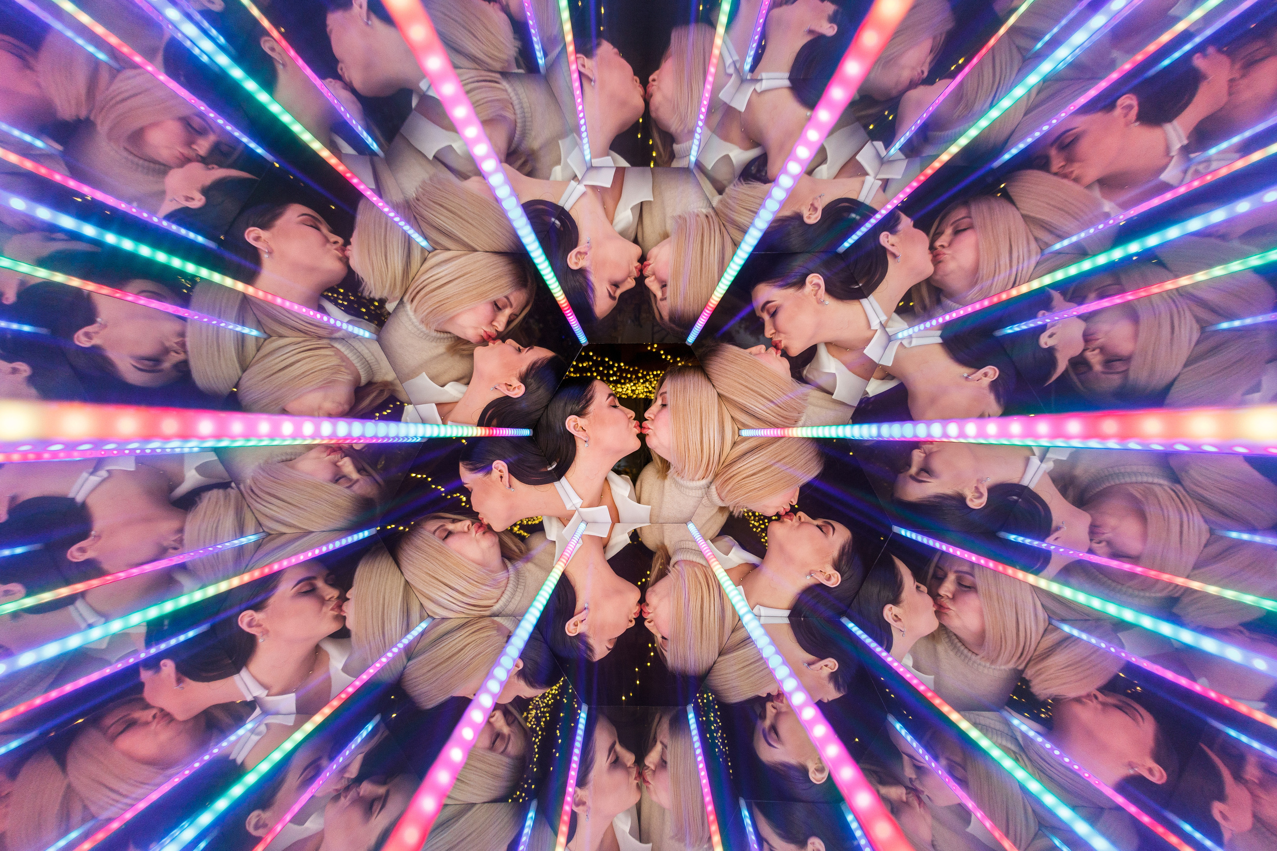 Калейдоскоп на свадьбе Алексея и Ання. Аренды интерактивных фотозон в Харькове