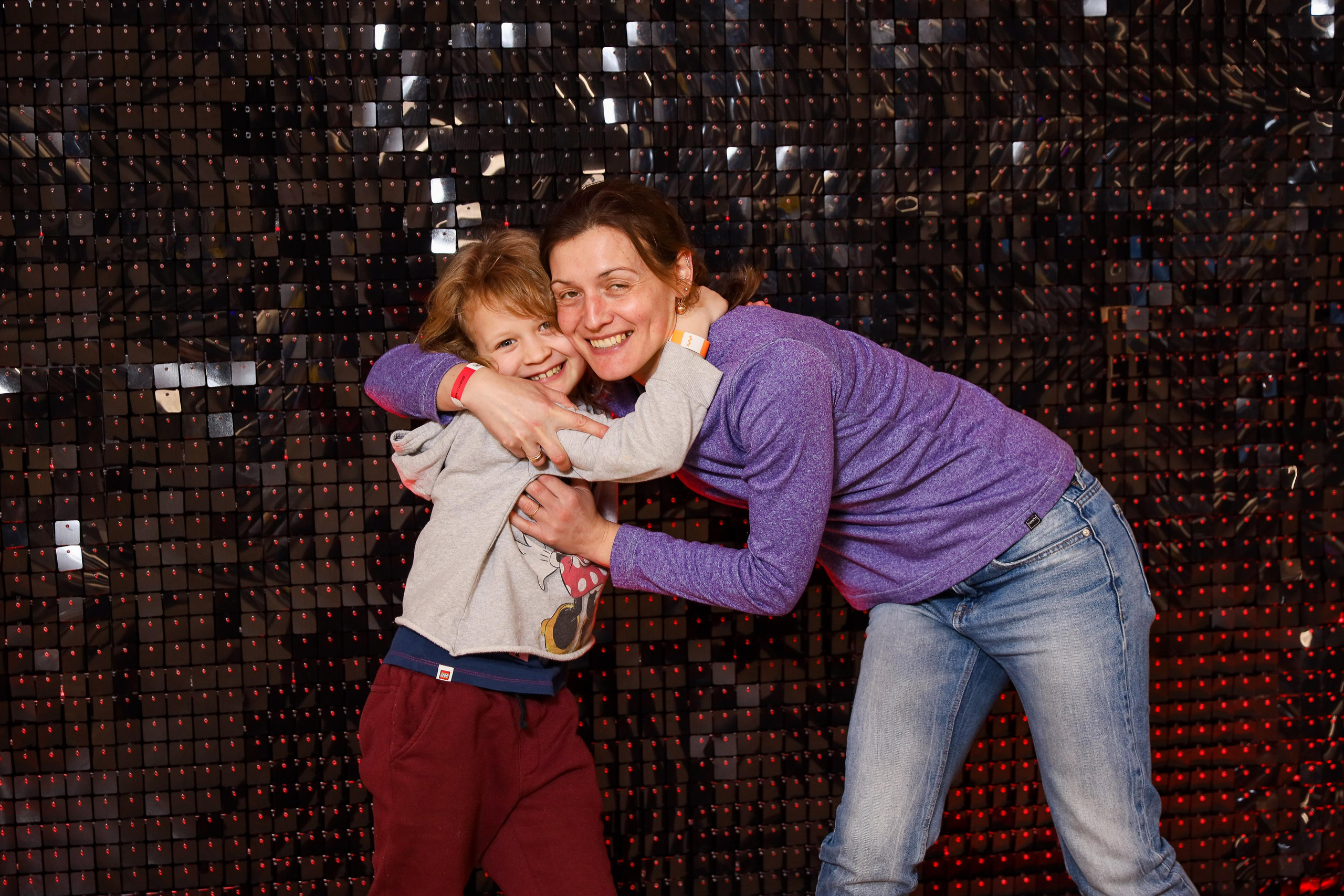 Фотомозаїка на 580 фото для ТРЦ Караван. Аренды интерактивных фотозон в Харькове