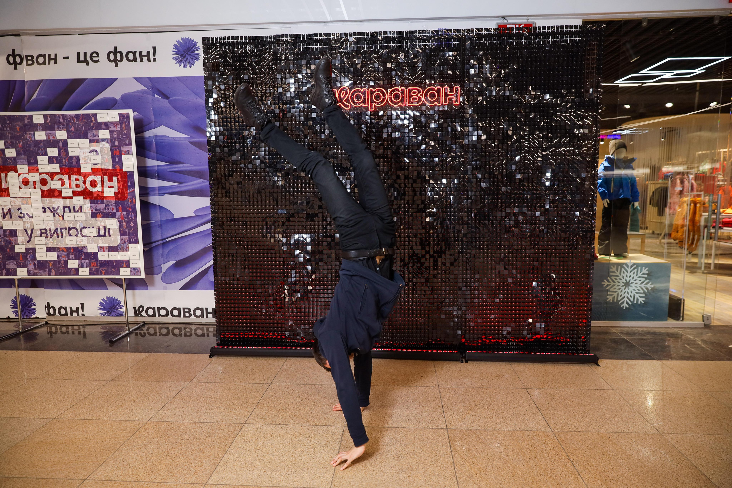 Фотомозаїка на 580 фото для ТРЦ Караван. Аренды интерактивных фотозон в Харькове